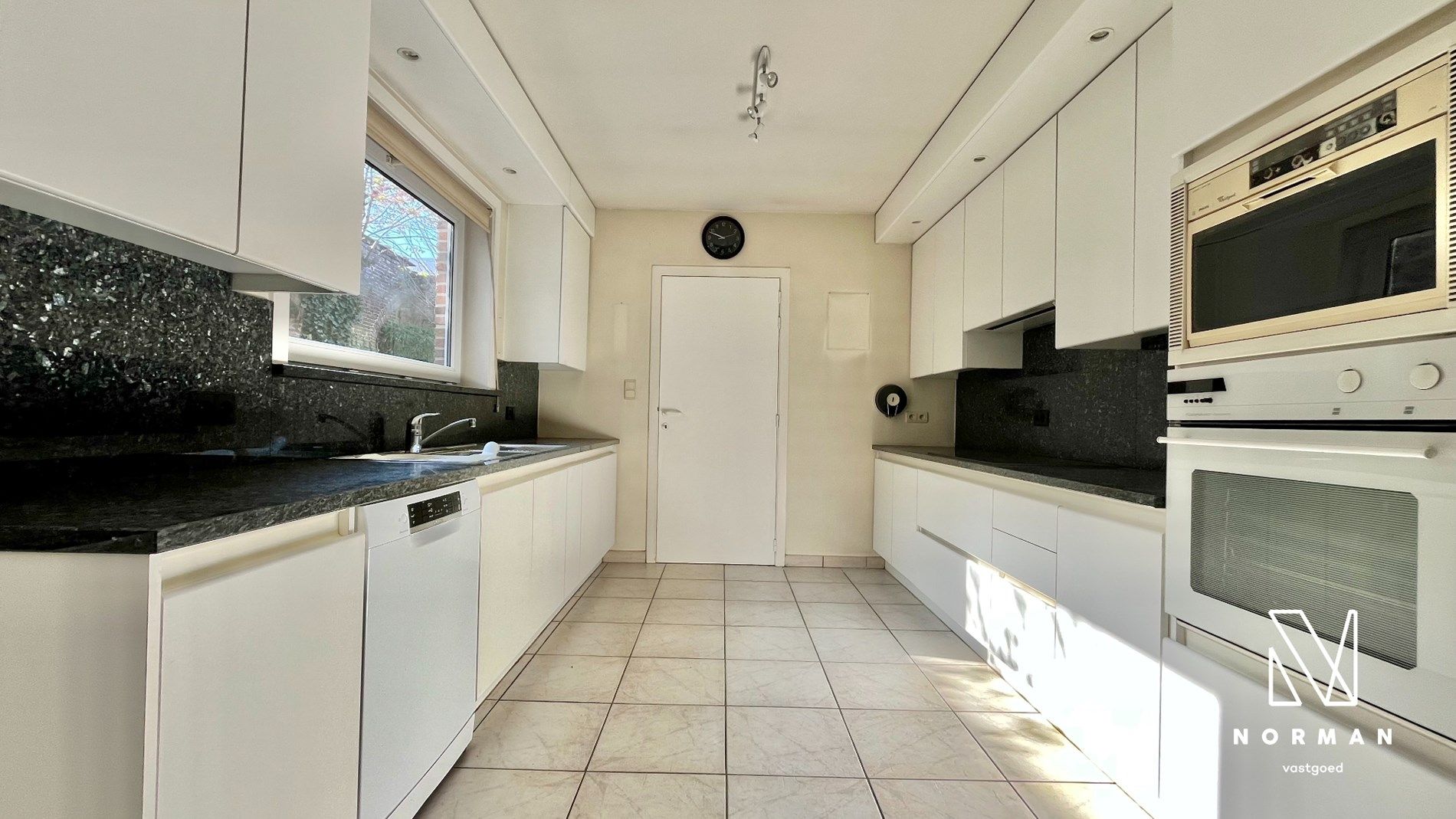 Ruime centrumwoning met 4 slaapkamers, veranda, zij-ingang en stadstuin foto 6