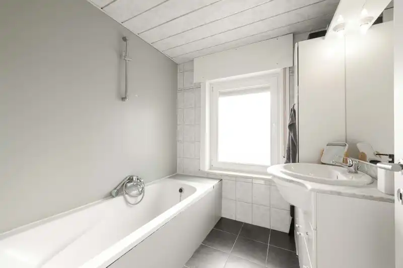 Instapklare gezinswoning, halfopen bebouwing, met 4 slaapkamers én garage TE KOOP in Desselgem! 🏡 foto 15