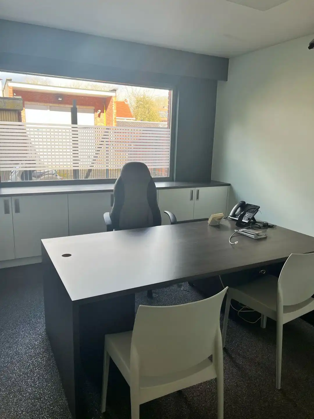 Te Koop Modern Kantoor met Aanliggend Magazijn. foto 5