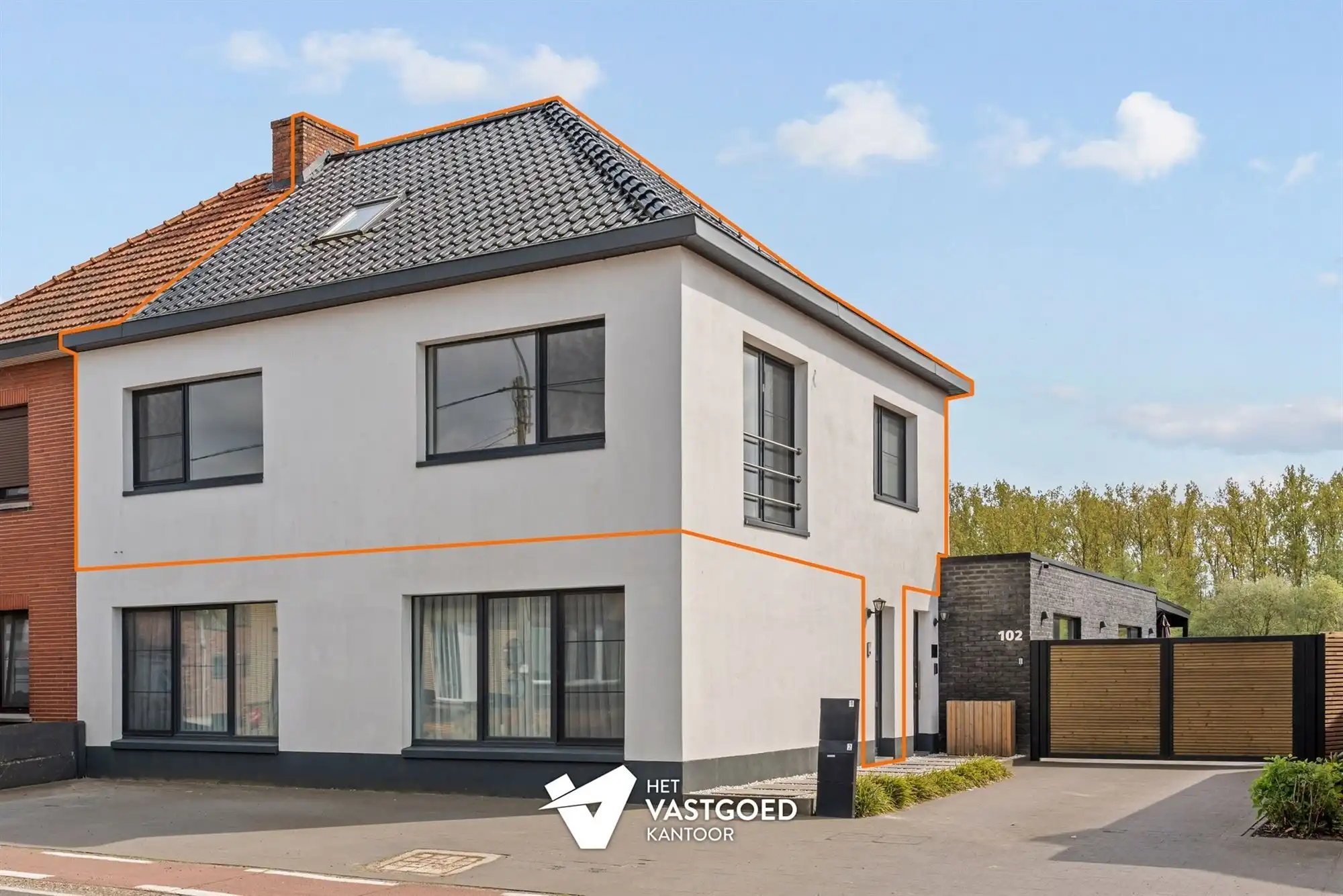 INSTAPKLAAR DUPLEX APPARTEMENT (127M²) MET 2 SLAAPKAMERS EN AUTOSTAANPLAATS TE BERINGEN foto {{pictureIndex}}