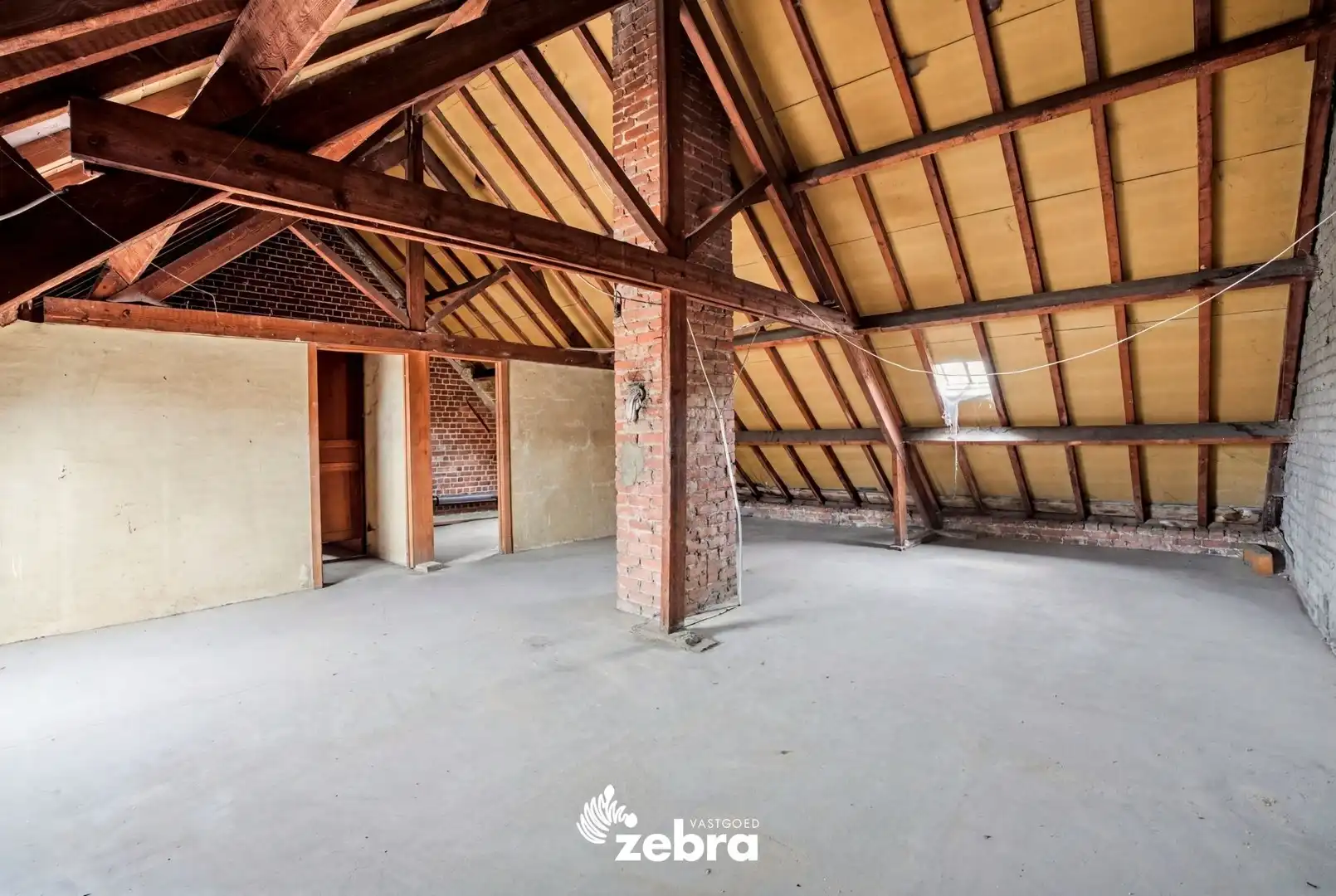 Ruime woning met 4 slaapkamers en tuin te Oostrozebeke! foto 24