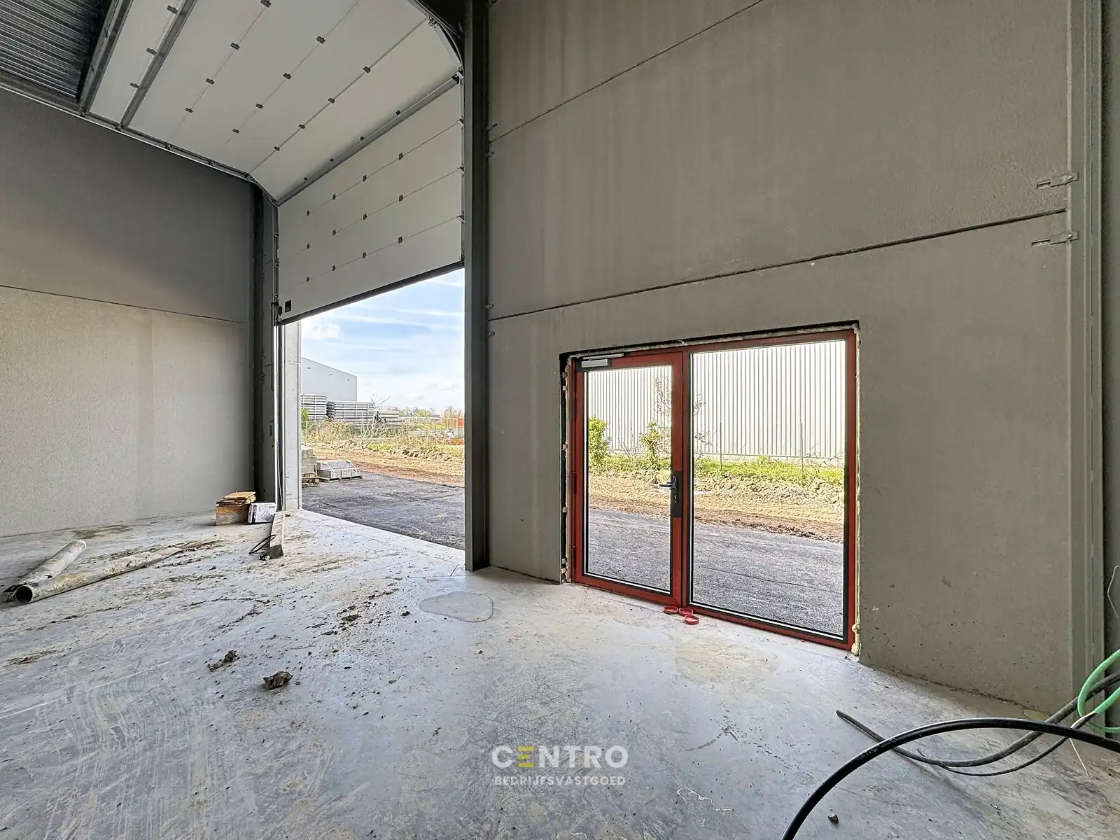 NB MAGAZIJN (203m²) inclusief 1 private PARKEERPLAATS op industriezone "Schatting" te Zedelgem foto 3
