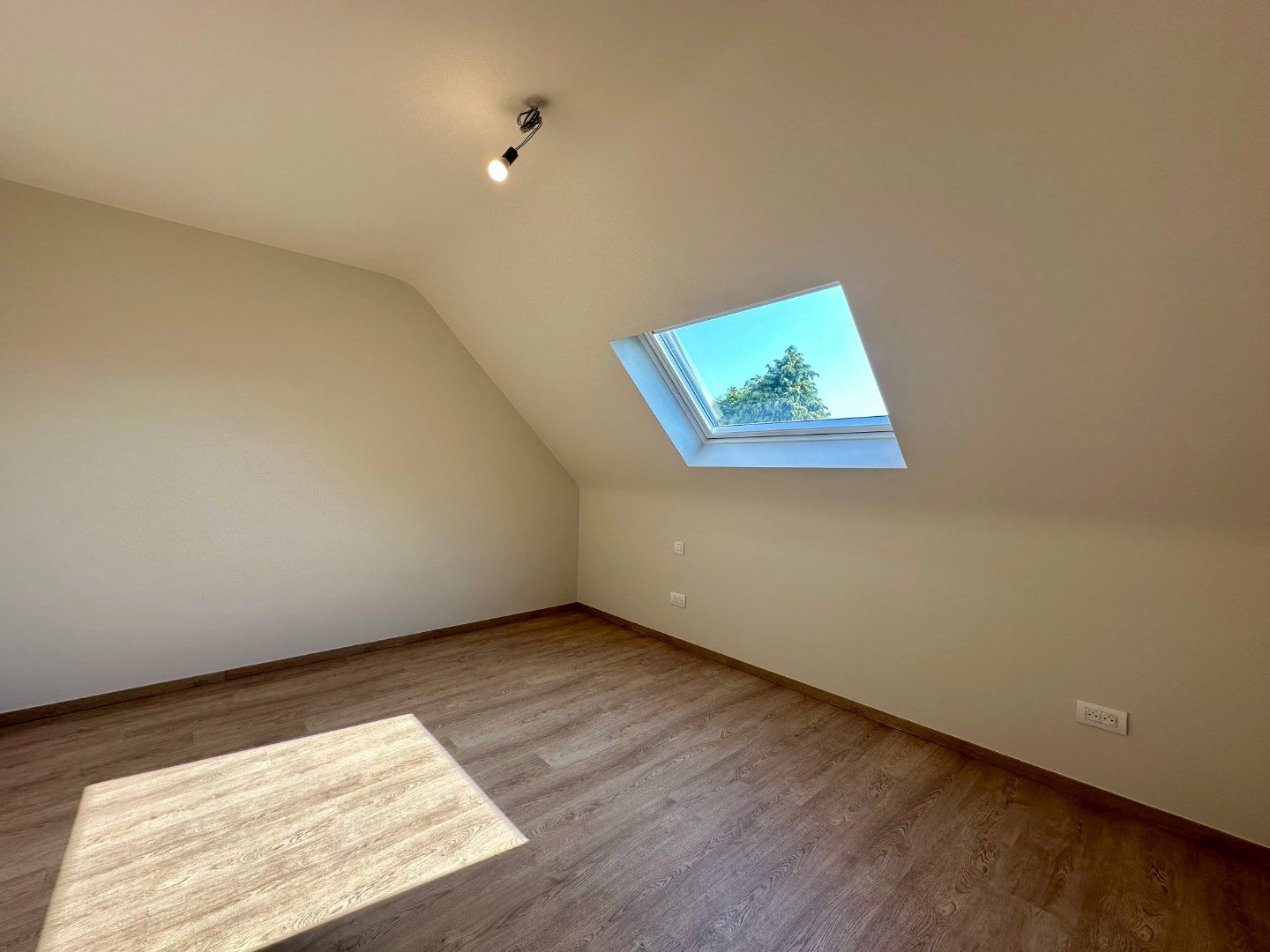 Nieuwbouwwoning in rustige woonwijk foto 12