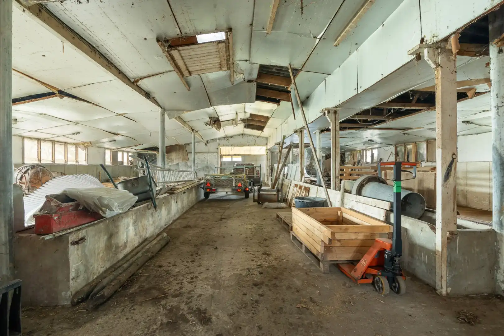 Unieke eigendom op 13.183 m² met te renoveren woning en vergunde stallingen foto 24