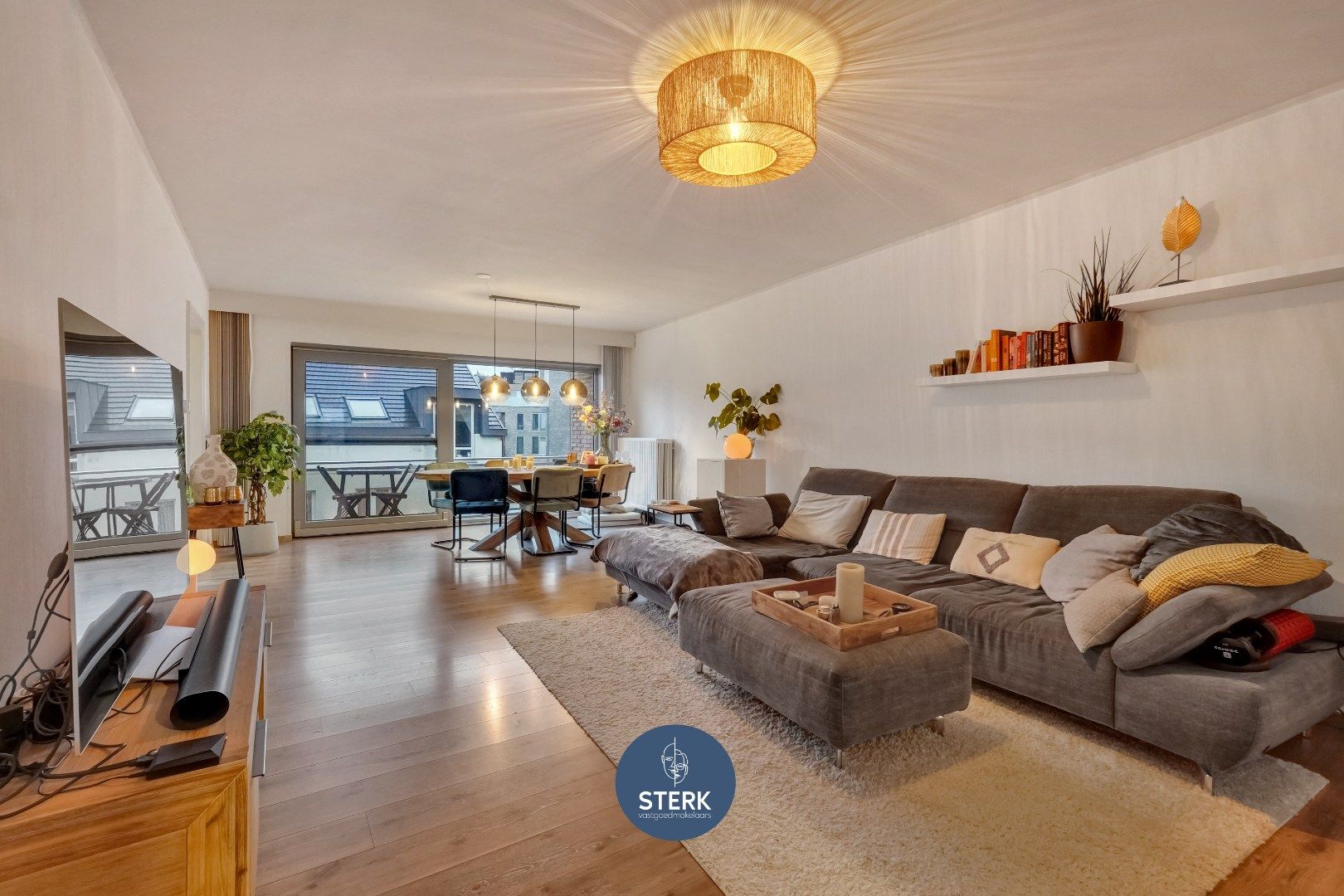 INSTAPKLAAR 2 SLPK-APPARTEMENT OP EEN CENTRALE LOCATIE IN HARTJE LANAKEN !   foto 2