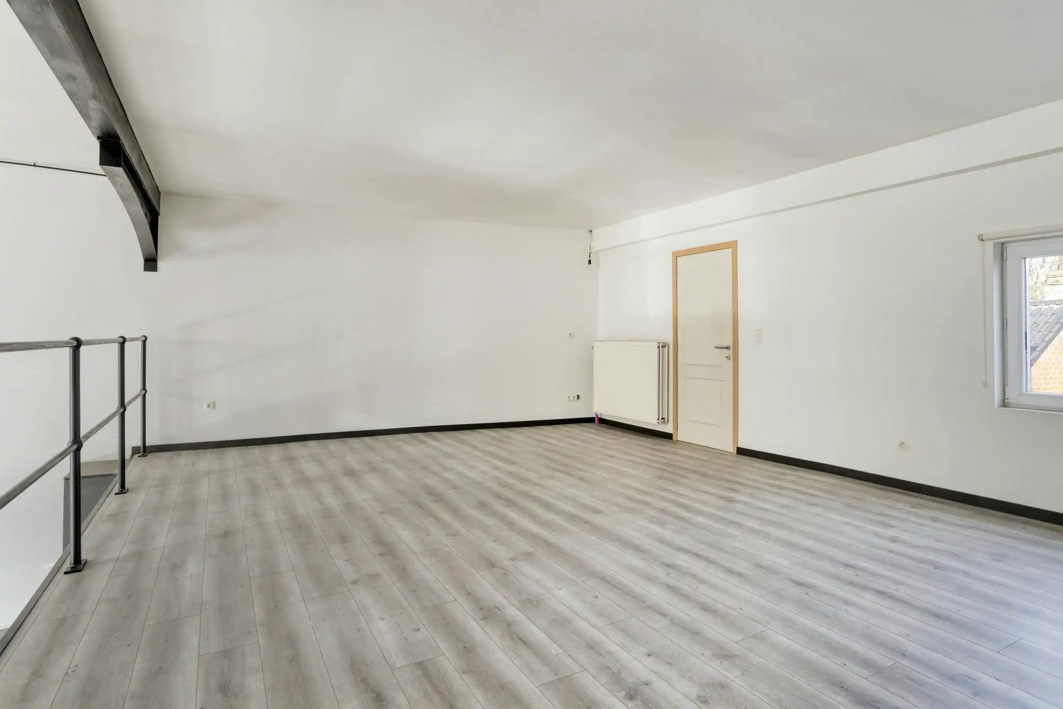 Handelspand met appartement en atelier te koop in Adegem foto 8