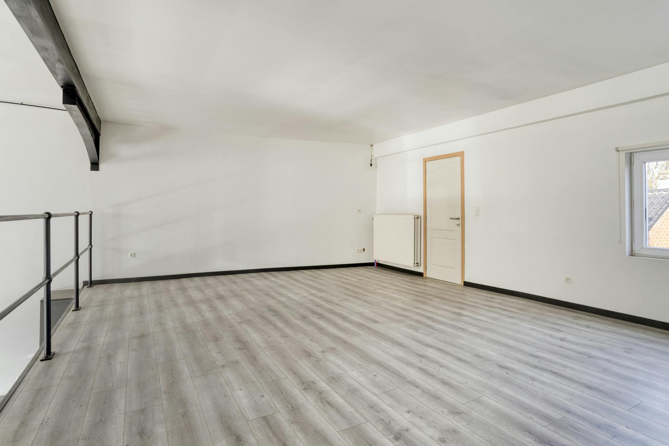 Handelspand met appartement en atelier te koop in Adegem foto 8