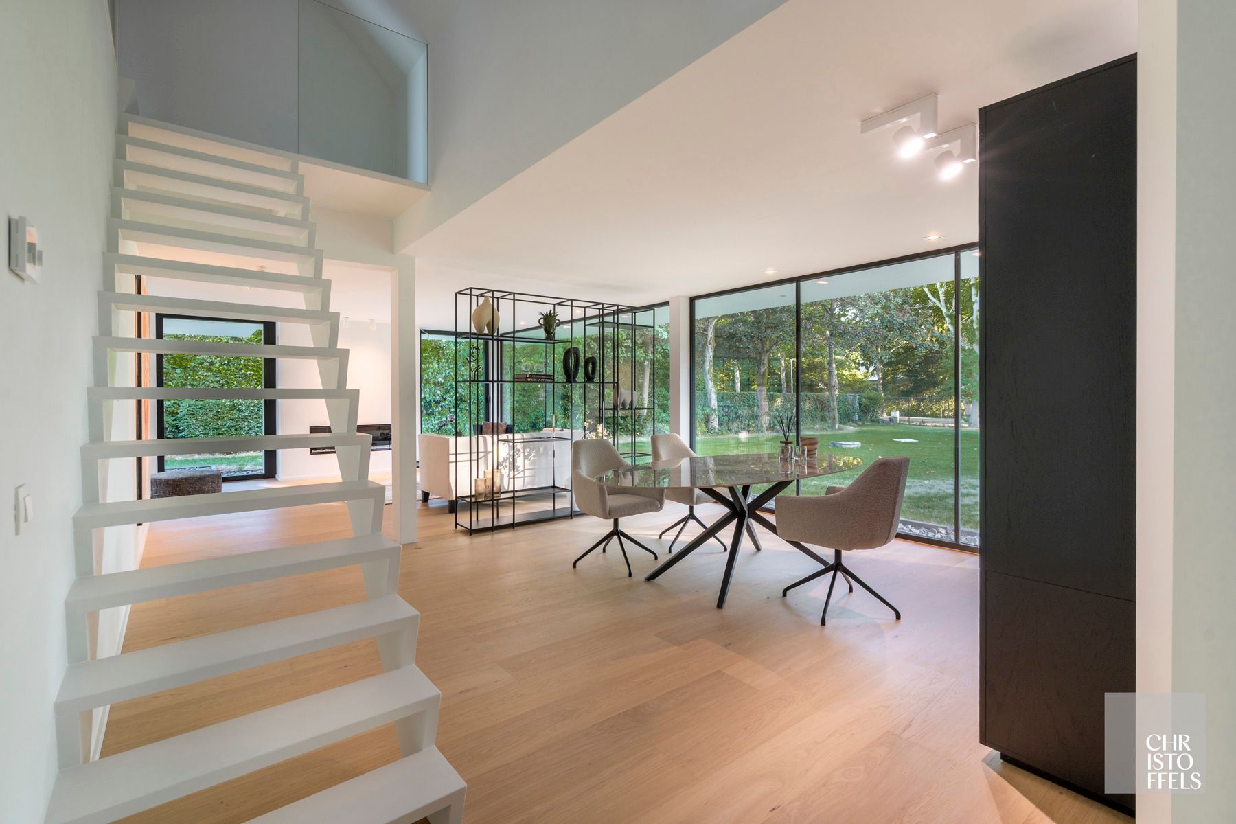 High-end gerenoveerde eigentijdse villa op een perceel van 4.379m² te Hasselt! foto 12