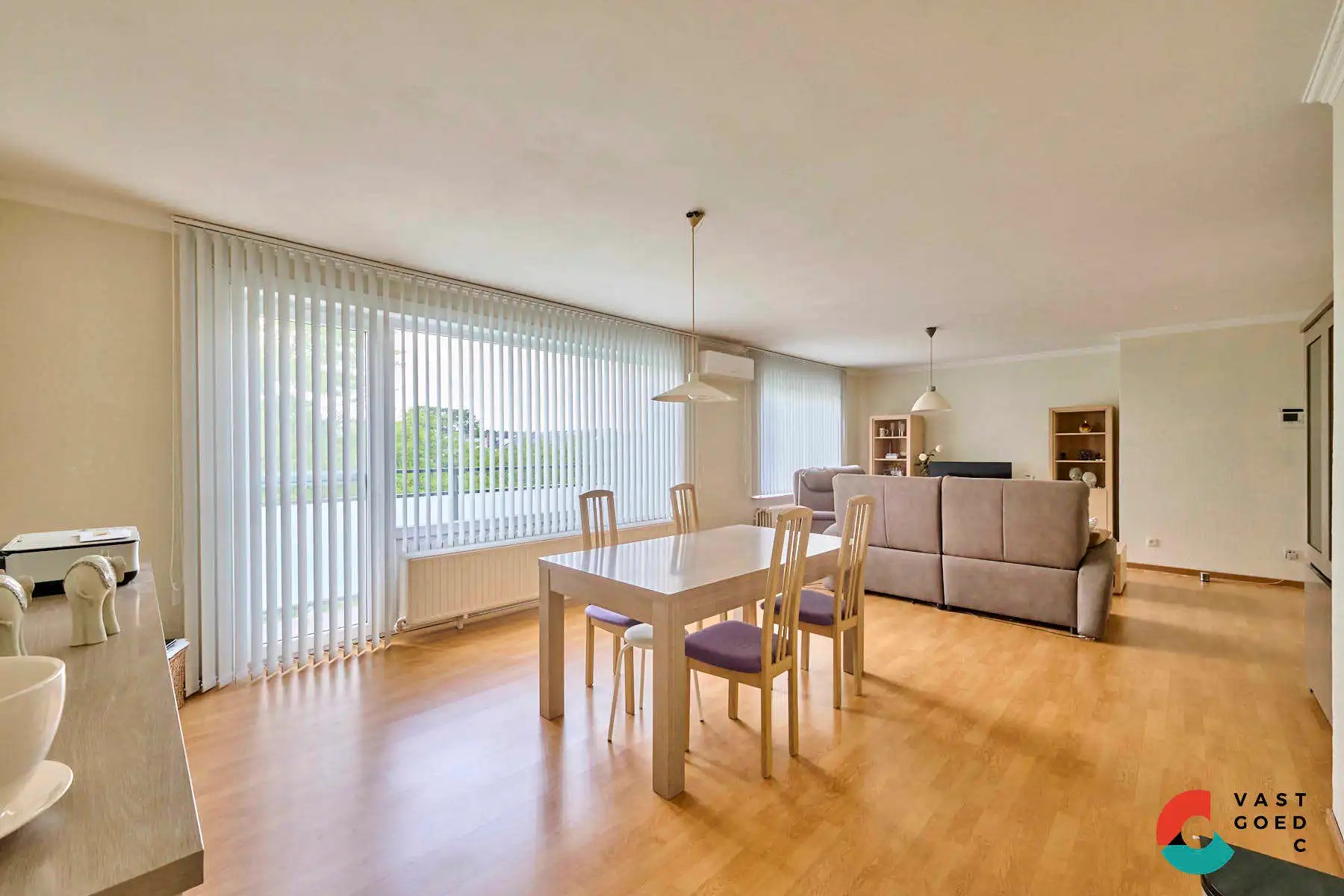 Centraal gelegen appartement met 3 slaapkamers foto 4