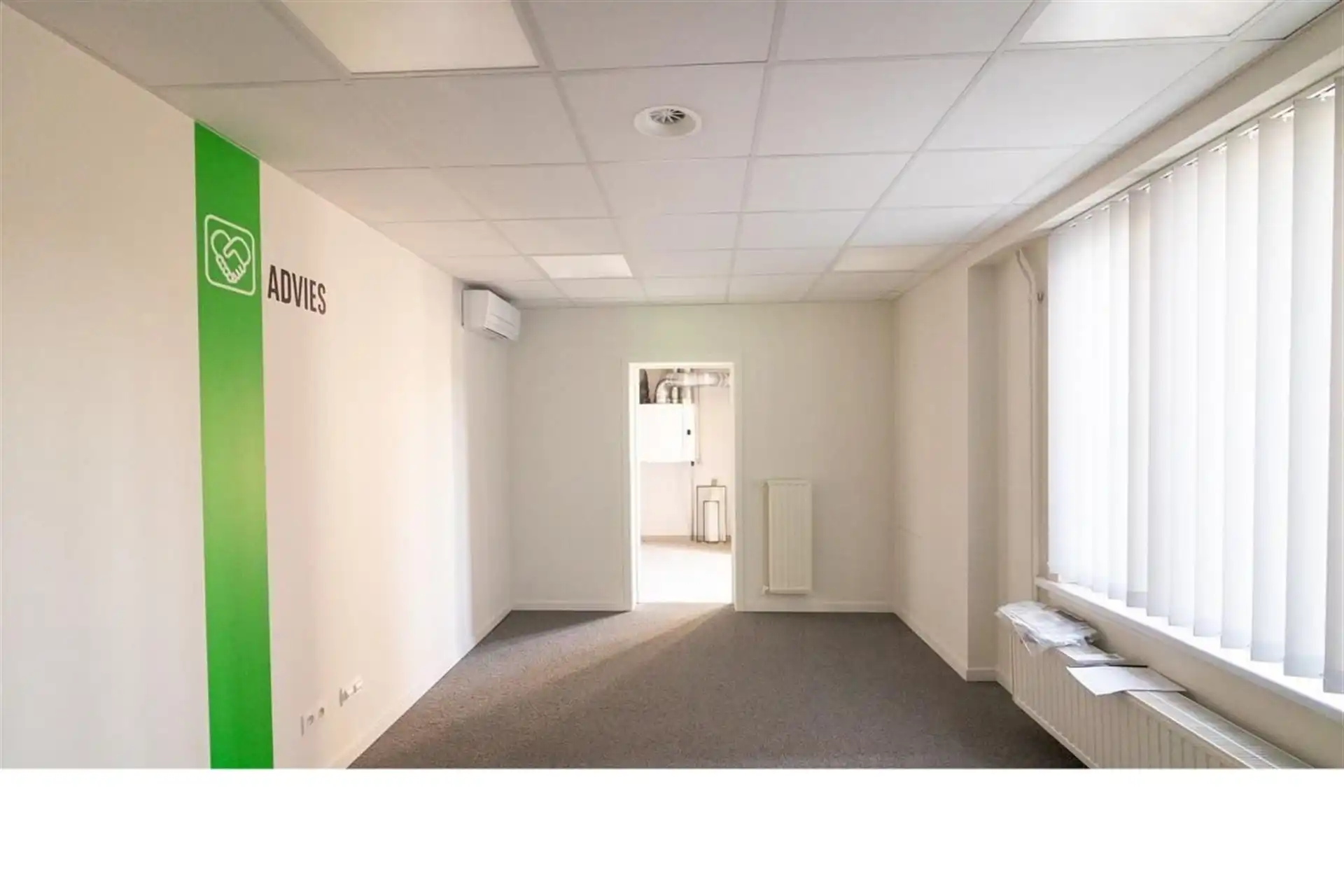 Gelijkvloers handelspand met bovenliggend appartement foto 4