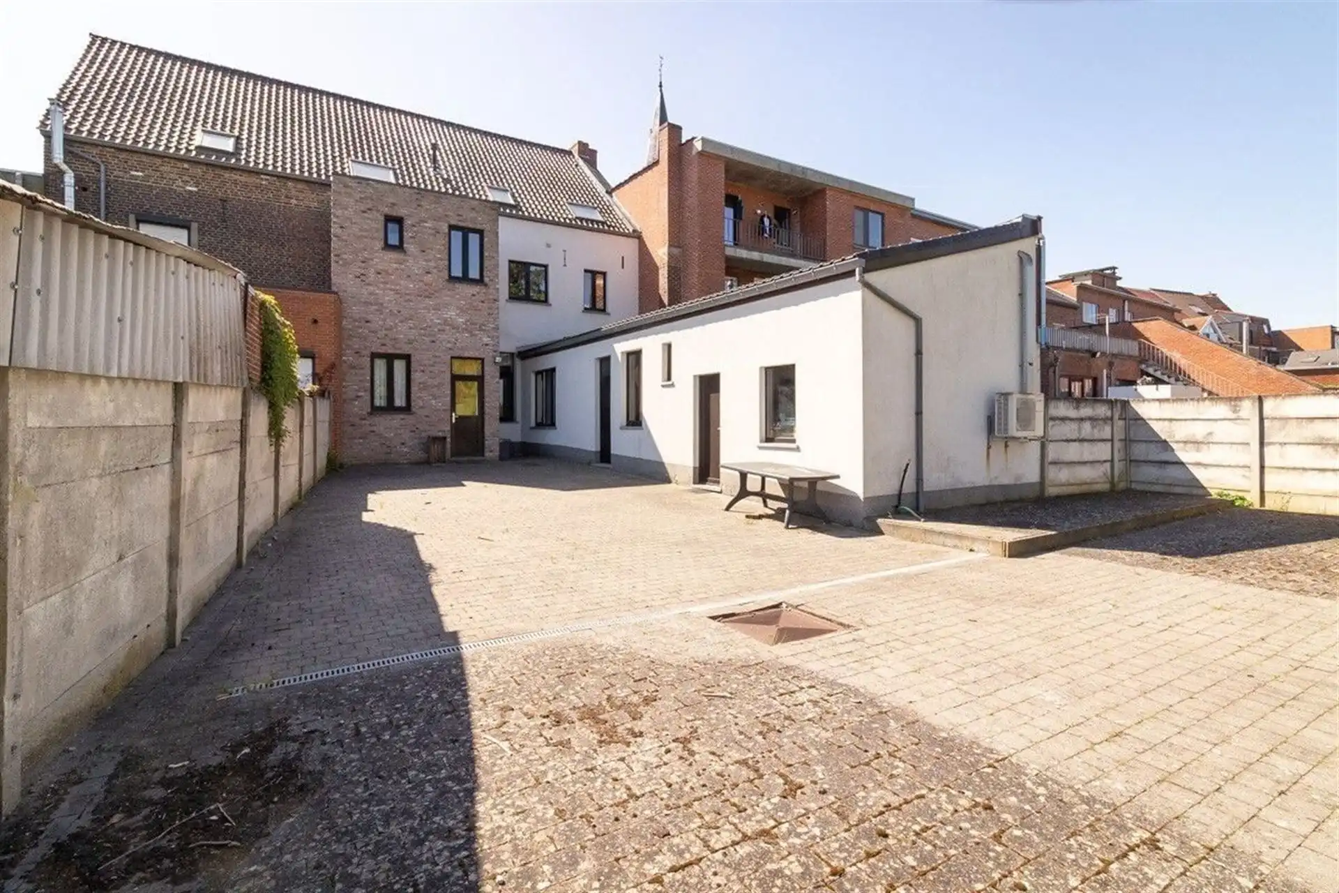 Gelijkvloers handelspand met bovenliggend appartement foto 4