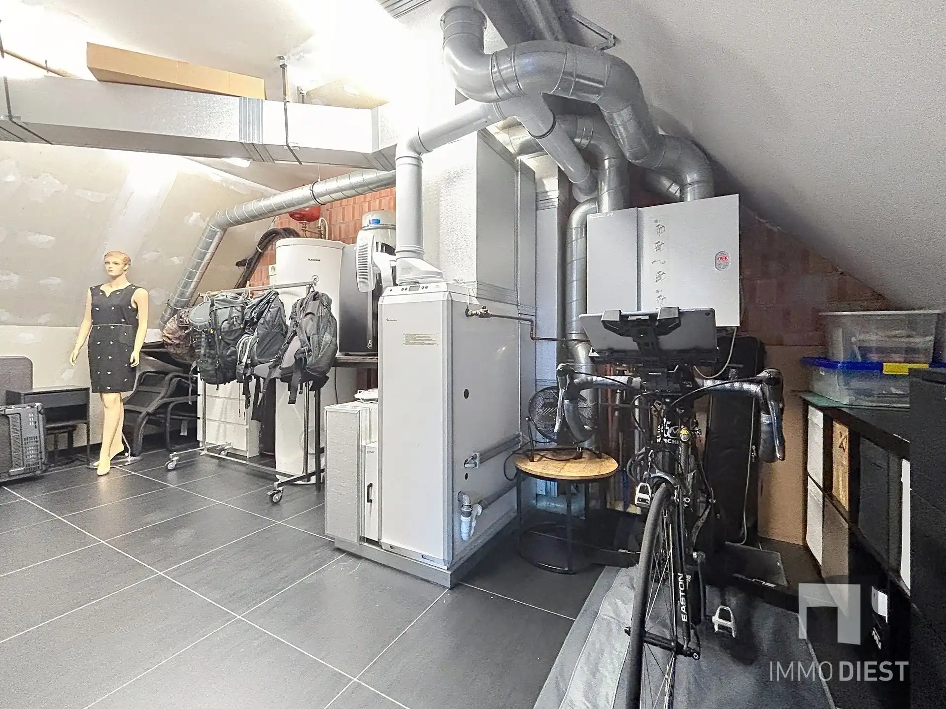 Hip wonen in alle rust: energiezuinige split-levelwoning in Zoerle-Parwijs. foto 33