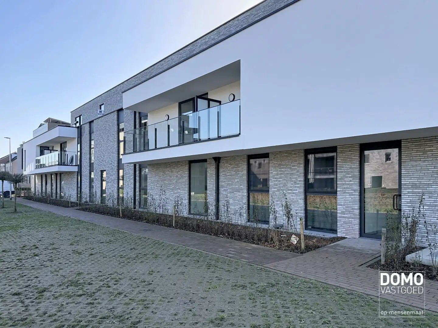KNAP ARCHITECTURAAL WOONPROJECT IN HET CENTRUM VAN KERMT foto 2