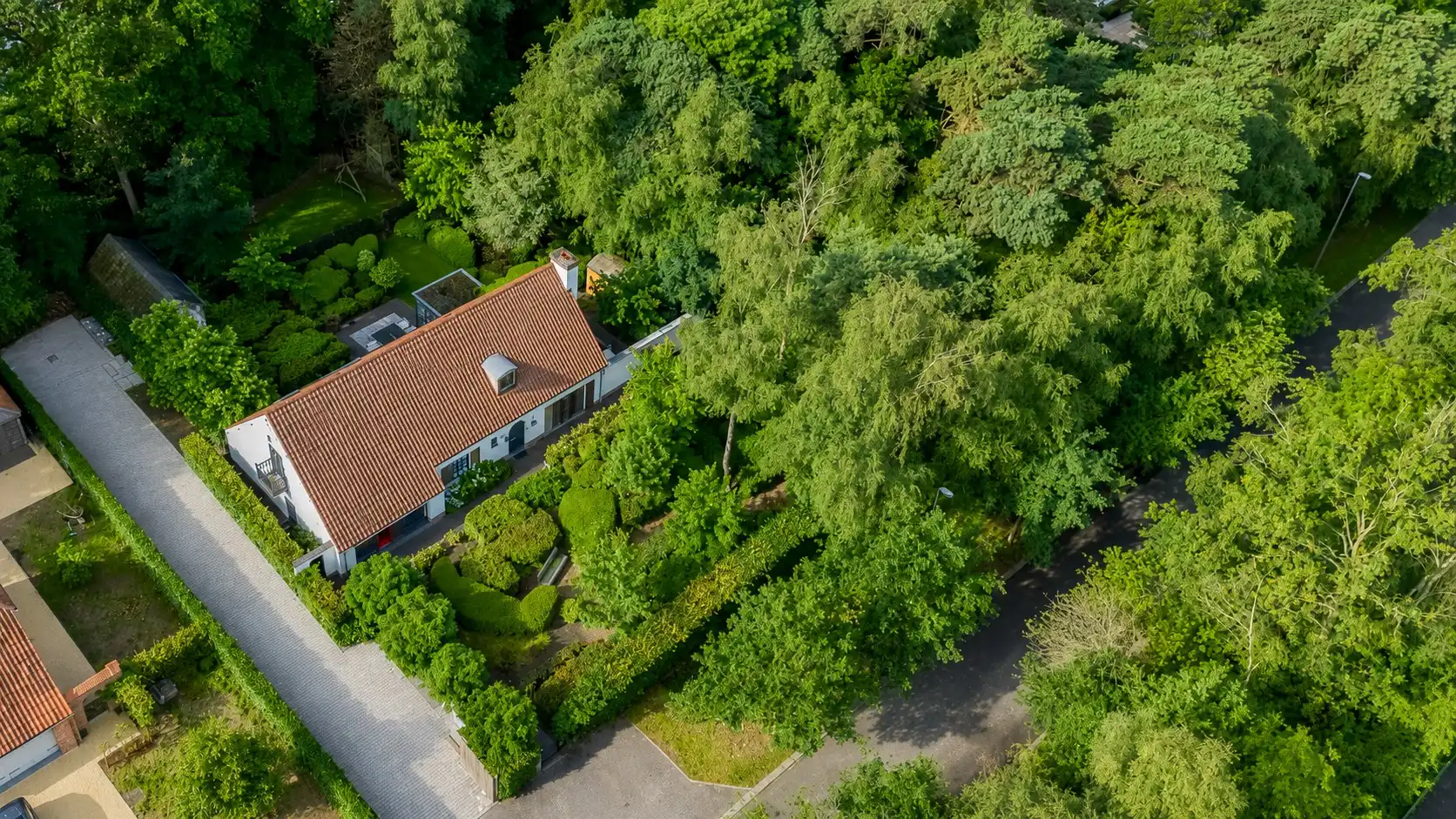 Prachtige villa te Waasmunster, temidden van groen foto {{pictureIndex}}