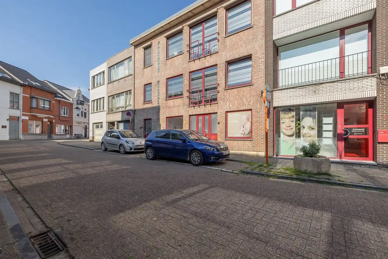 Appartement met twee slaapkamers, terras en autostaanplaats te midden van centrum foto 25