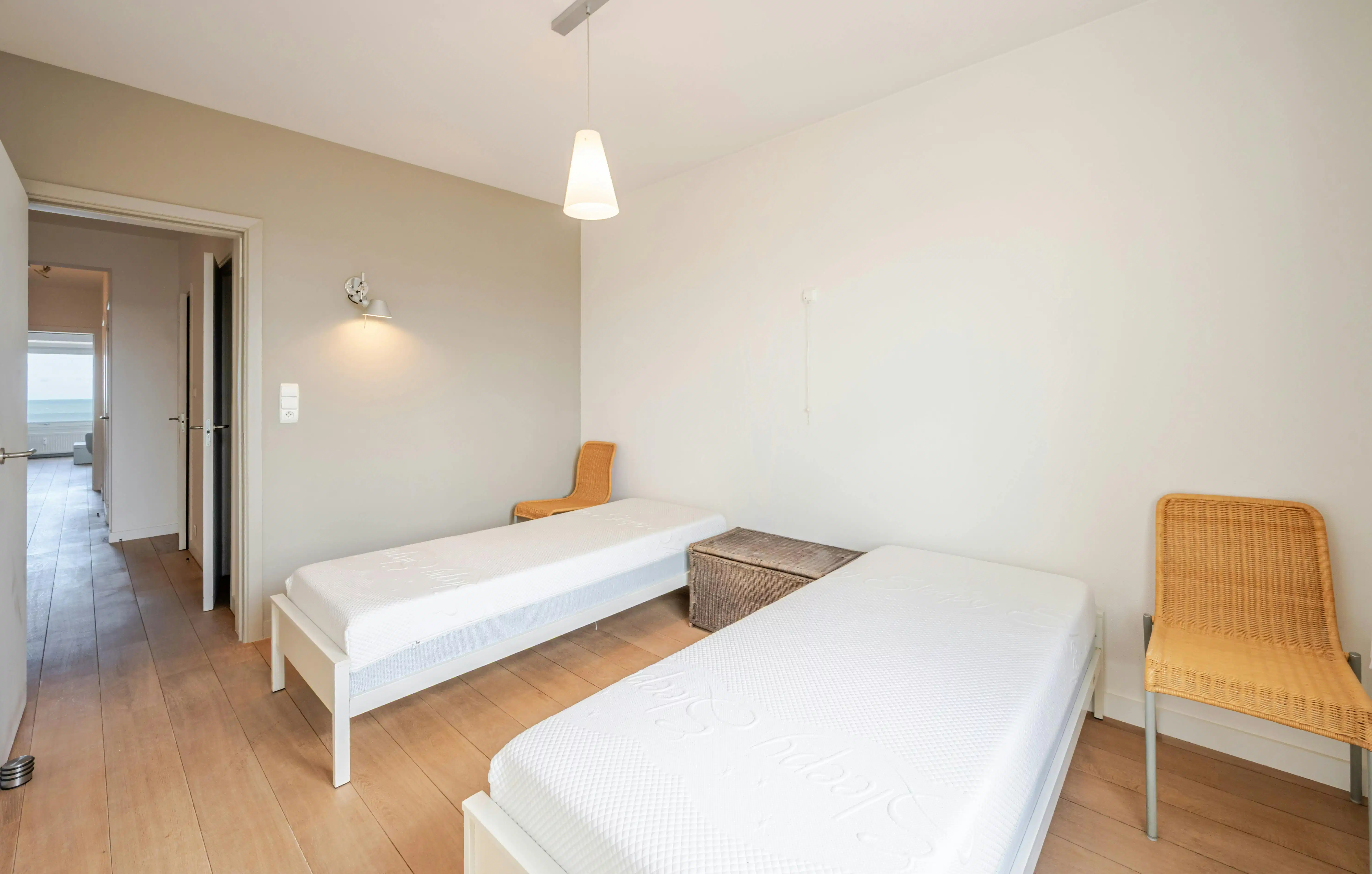 Prachtig gerenoveerd appartement met frontaal zeezicht foto 8