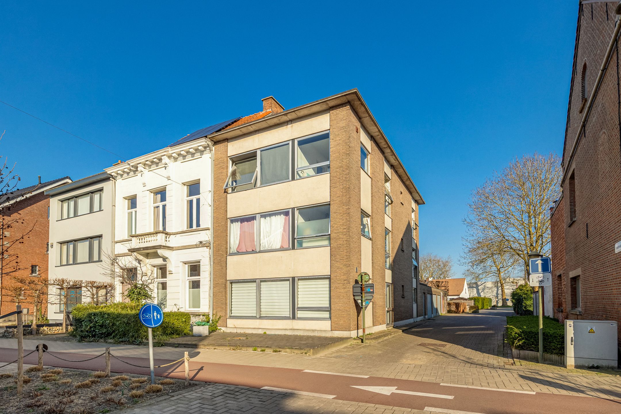 Instapklaar appartement met 2 slaapkamers op toplocatie!  foto 2