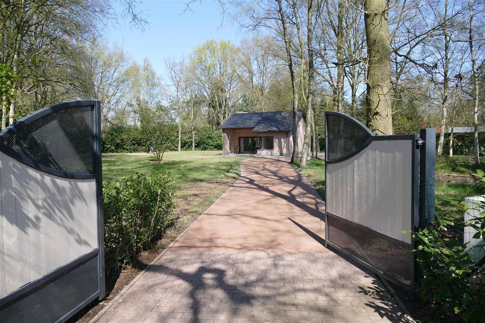 Grondig opgefriste vakantiewoning met grote tuin foto 11