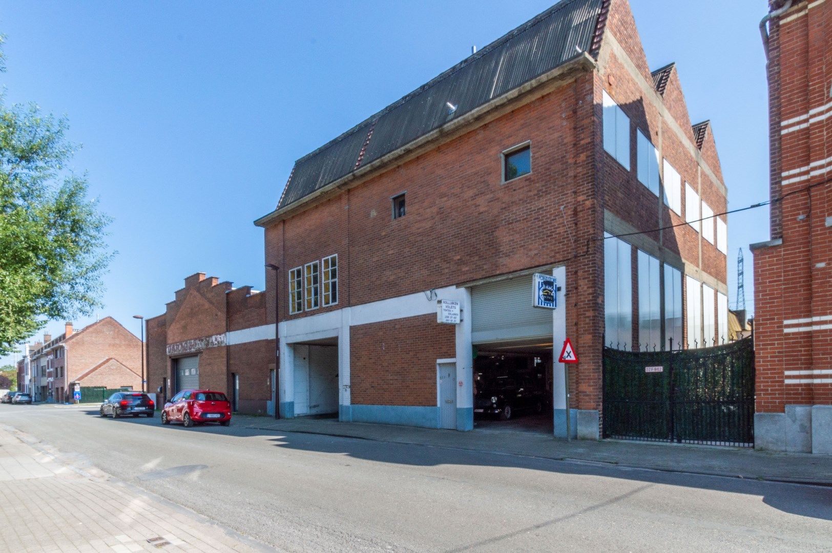 Een gebouw bestaande uit een atelier van 135m² + 2 appartementen foto 1