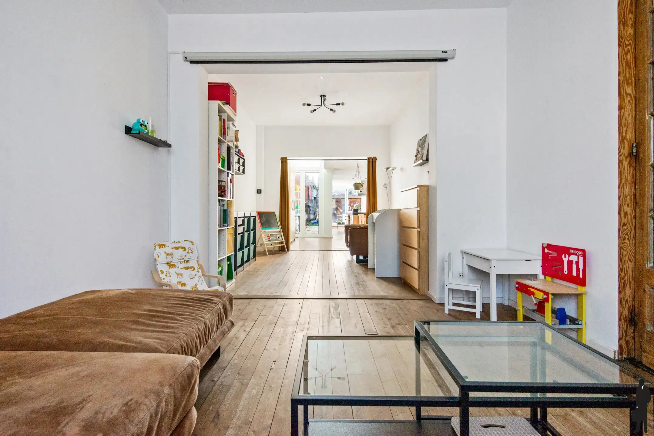 Gerenoveerde woning met 4 ruime slaapkamers en zuidwest tuin foto 3