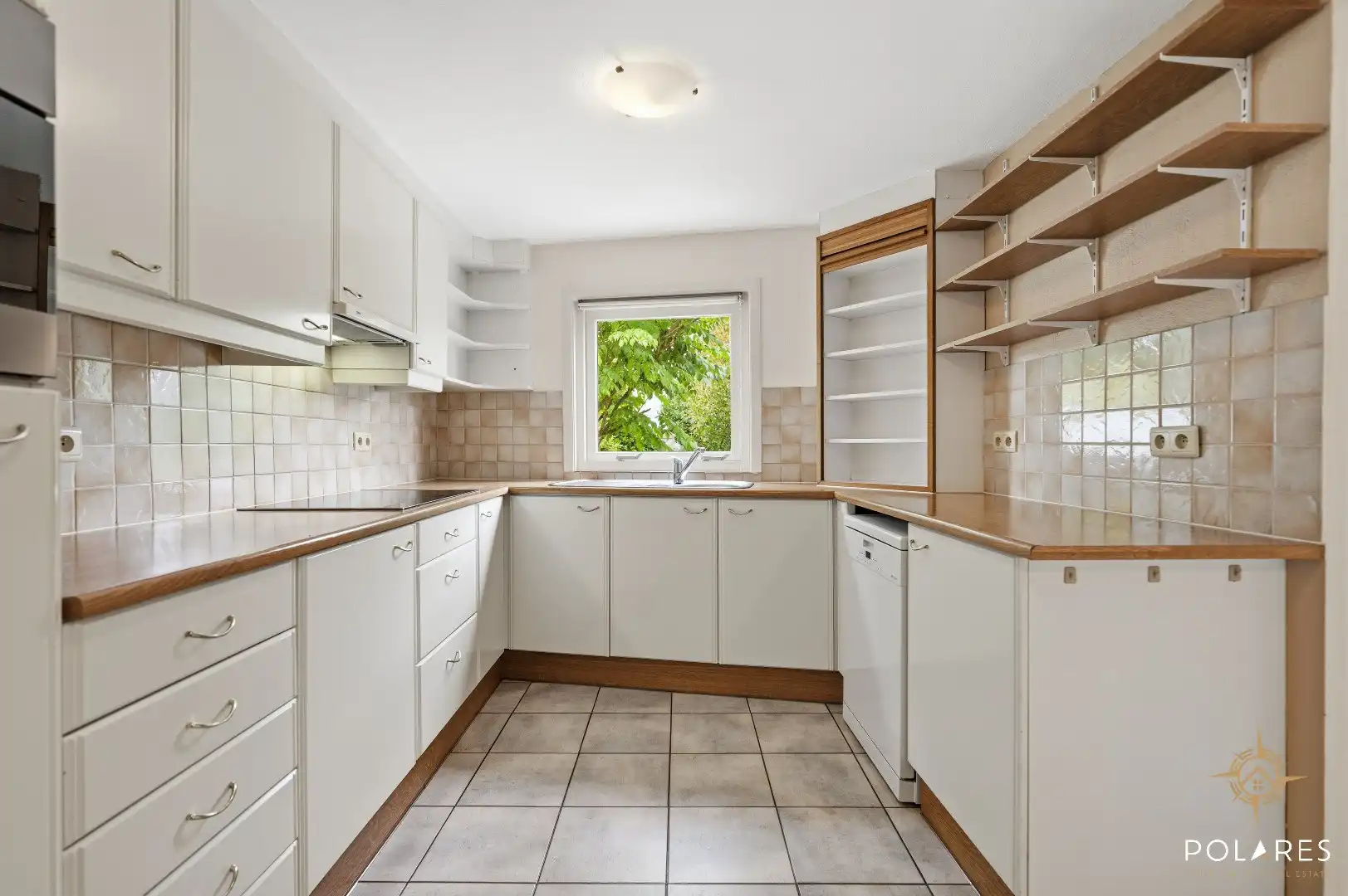 Instapklare rijwoning met 4 slaapkamers en leuke tuin! foto 7