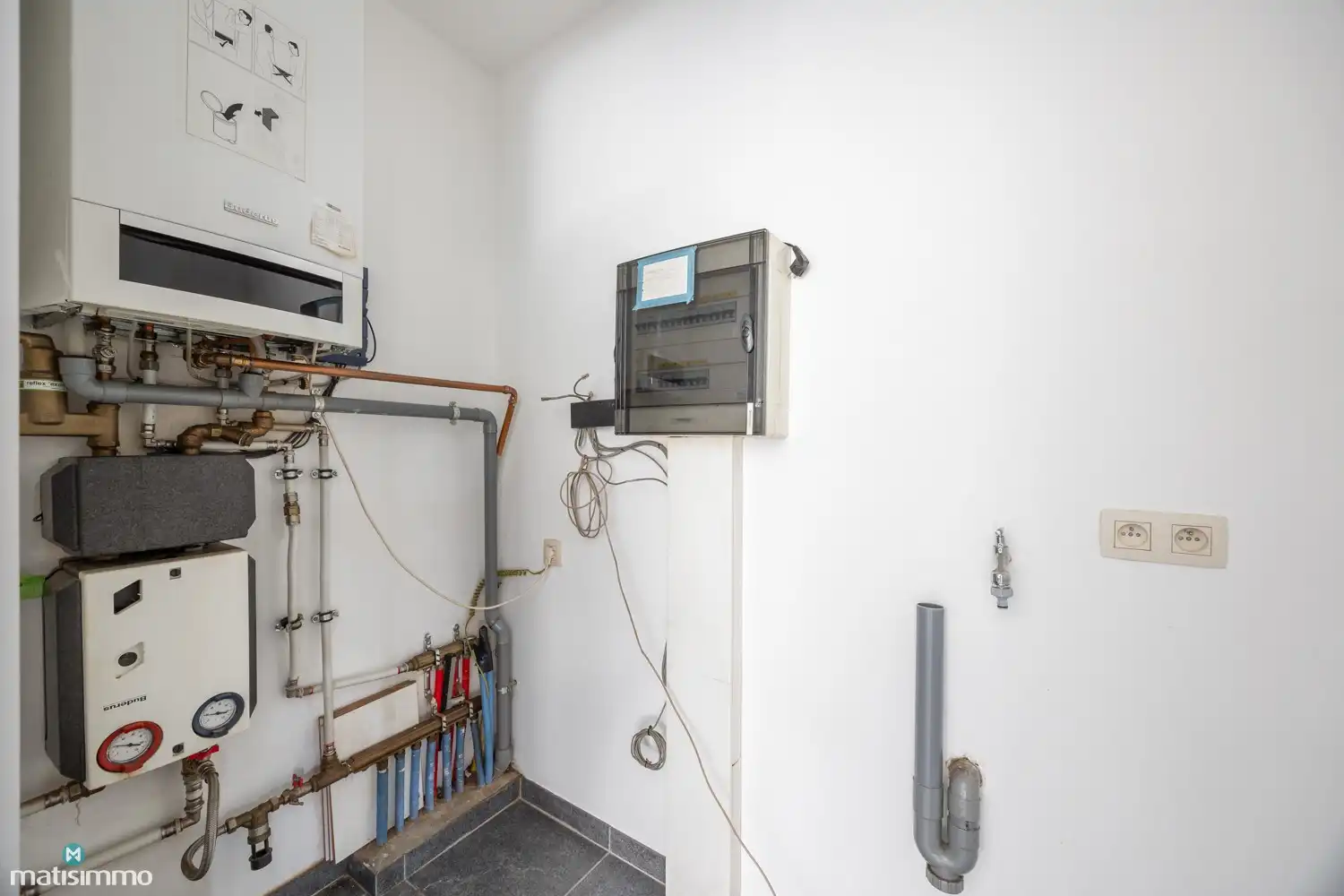 INSTAPKLAAR APPARTEMENT MET 2 SLAAPKAMERS, RUIM TERRAS EN AUTOSTAANPLAATS IN HET CENTRUM VAN BILZEN foto 7