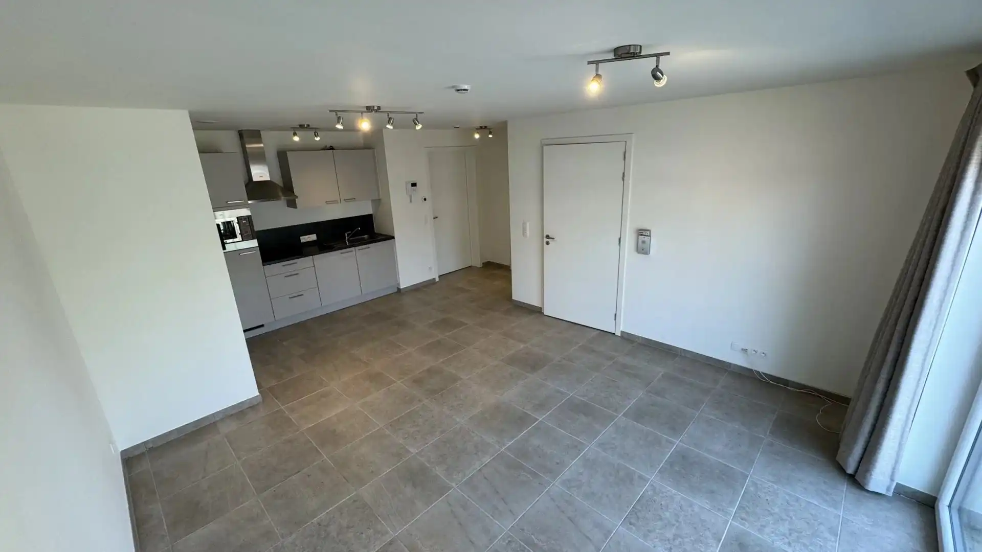 Serviceflat met 1 slaapkamer en balkon, momenteel verhuurd. foto 8