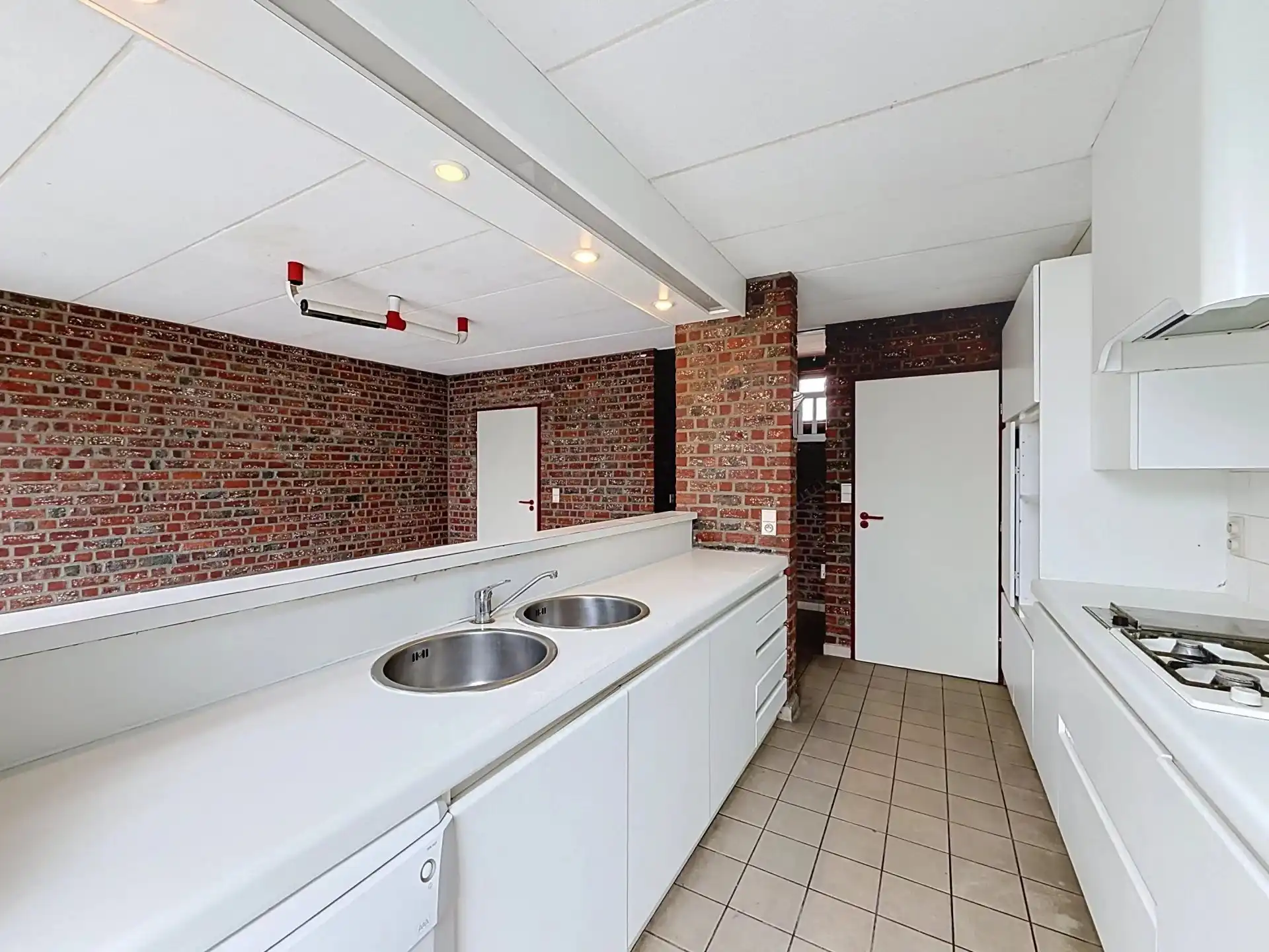 Verrassend ruime woning met 4 slaapkamers en mogelijke praktijkruimte foto 7