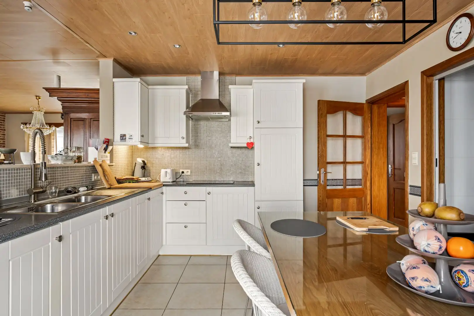 Villa met 2 slaapkamers, ruime zolderverdieping, garage en tuin. foto 6