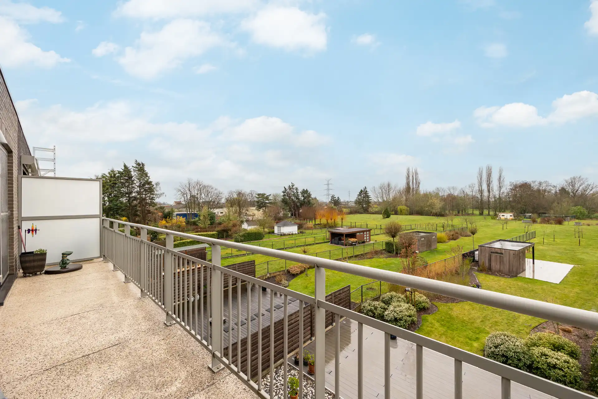 Ruim recent app. (2013 ) met 2 slpk's en garagebox foto 11