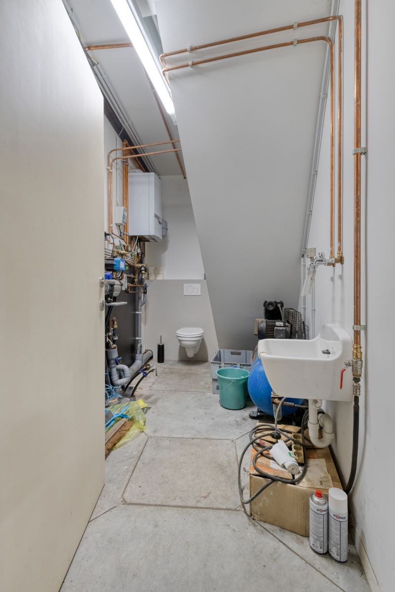 Recent vernieuwde loods met bovenliggend luxe appartement ! foto 40