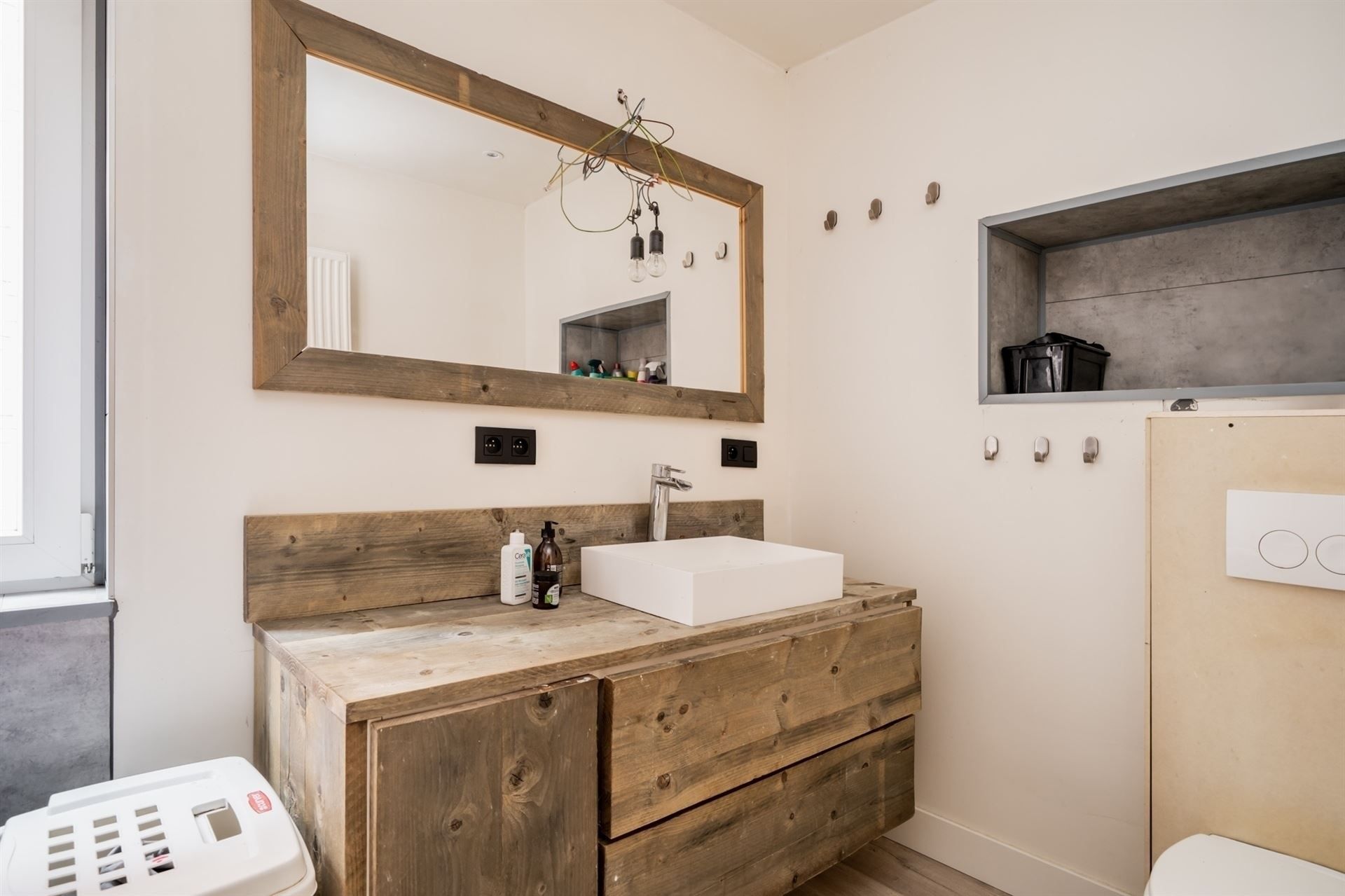 Duplex appartement met handelsgelijkvloers en zicht op stadhuis! foto 7