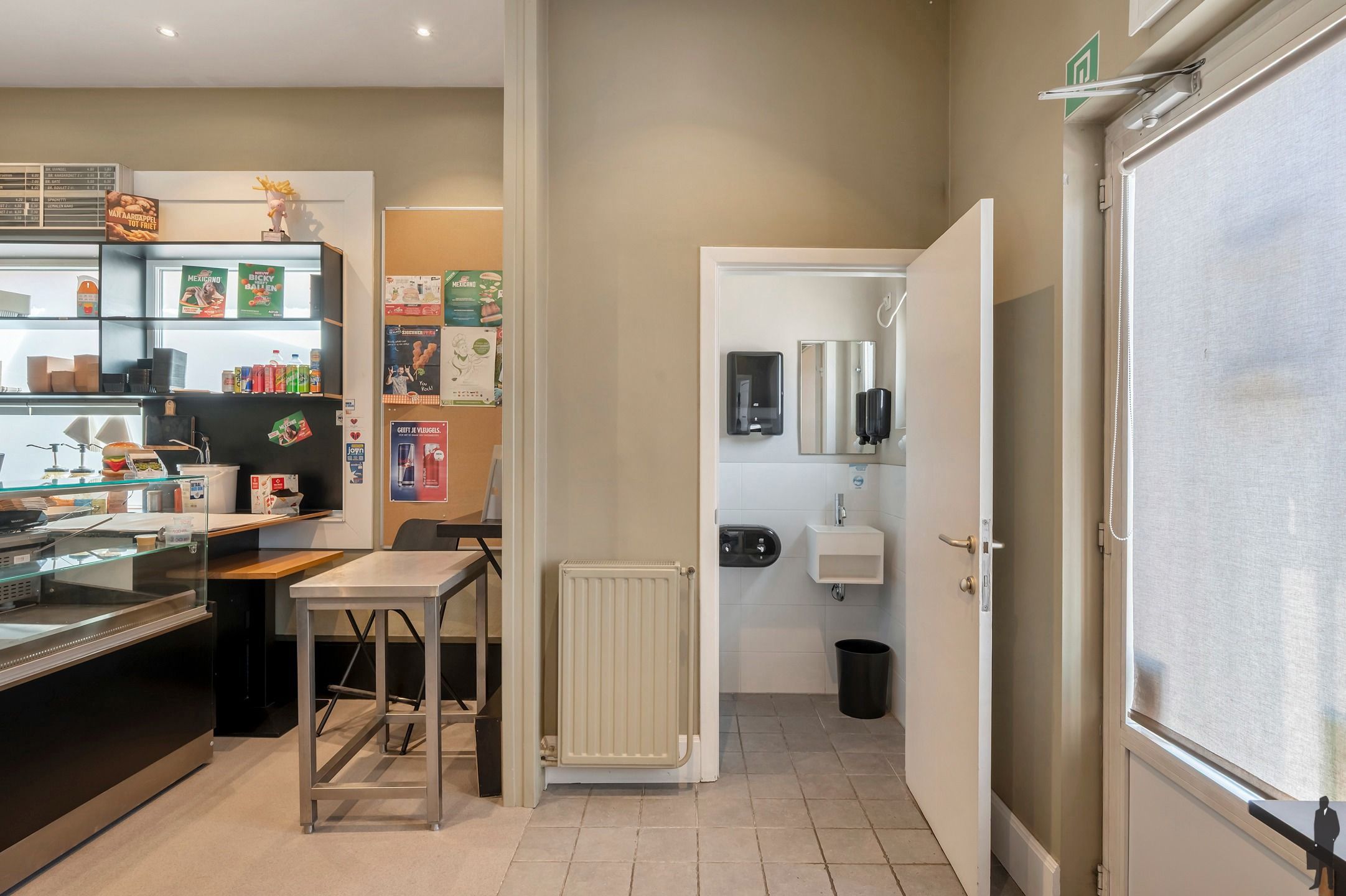 Karaktervol herenhuis met handelsruimte en 6 slaapkamers. foto 14