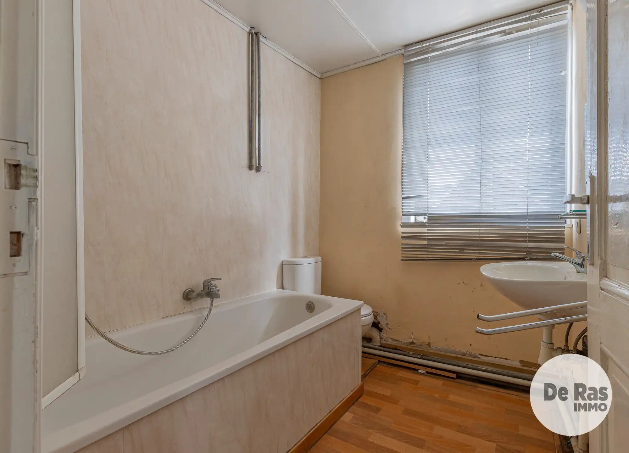 OOSTERZELE - Te renoveren woning met tal van mogelijkheden foto 14