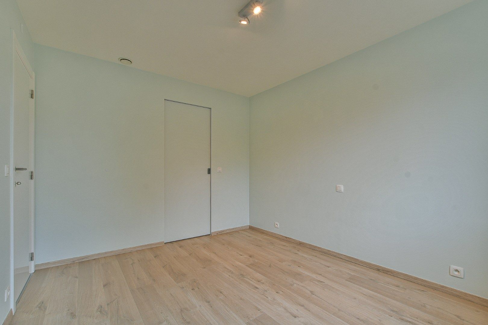 Gelijkvloers 2-slaapkamerappartement in recente residentie 'Royal Golf Garden' te De Haan - Vosseslag foto 13