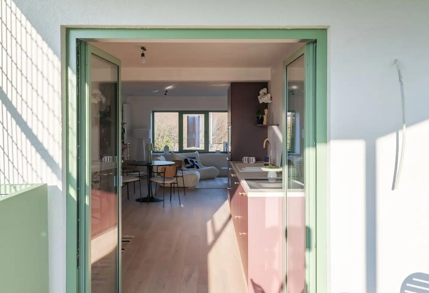 Gerenoveerd 2 slpk appartement met terras te Destelbergen foto {{pictureIndex}}