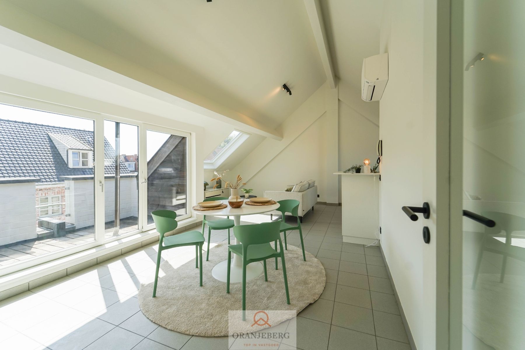 Lichtrijk 1 slpk-appartement met terras Sint-Amandsberg! foto 4