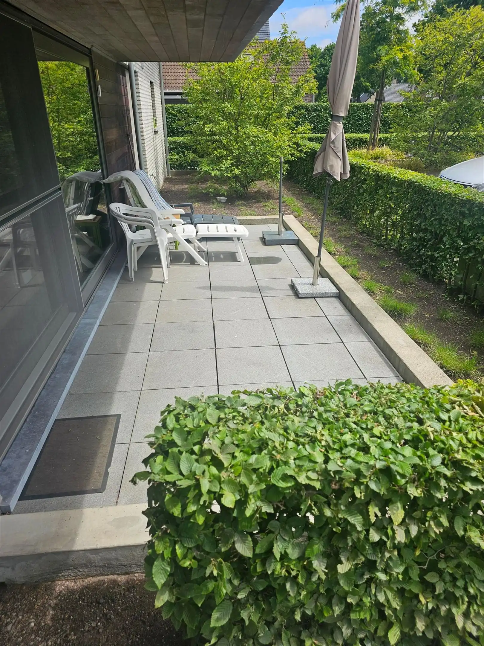 Ruim gelijkvloersappartement met groot terras en 2 slaapkamers. foto 8