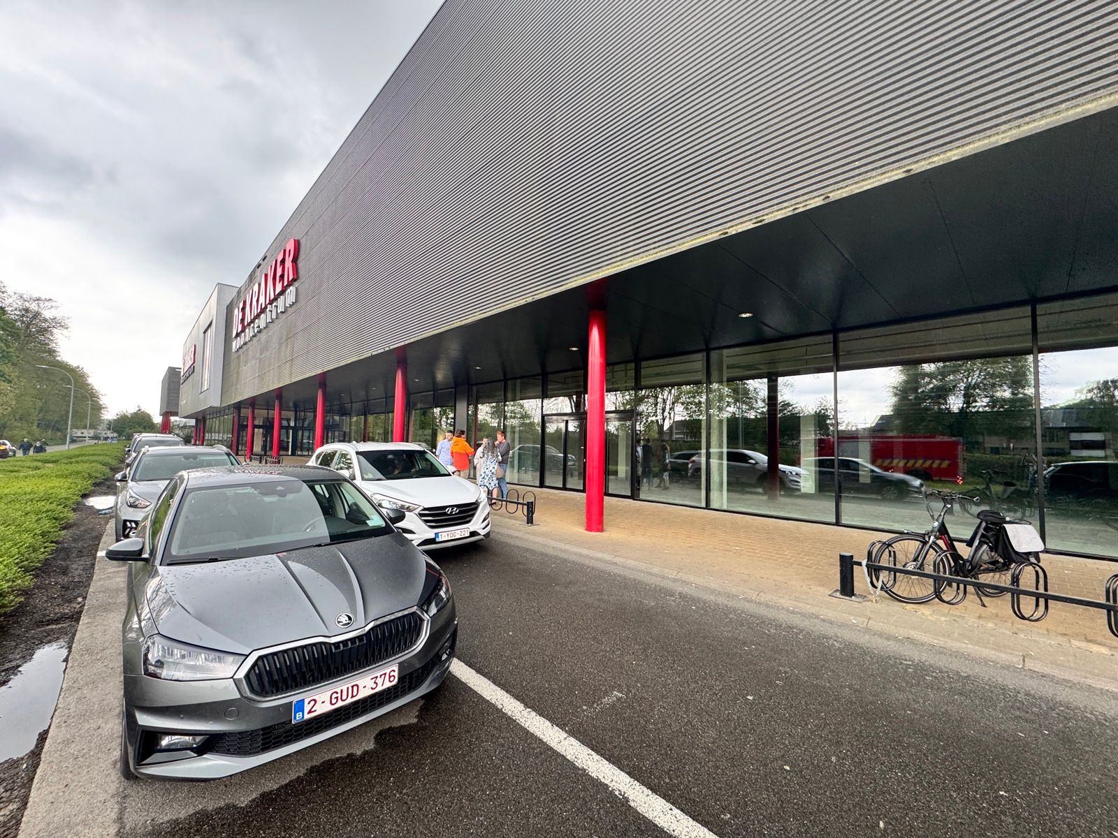 Winkel in Turnhout vlakbij Mediamarkt en Decathlon te huur foto 11