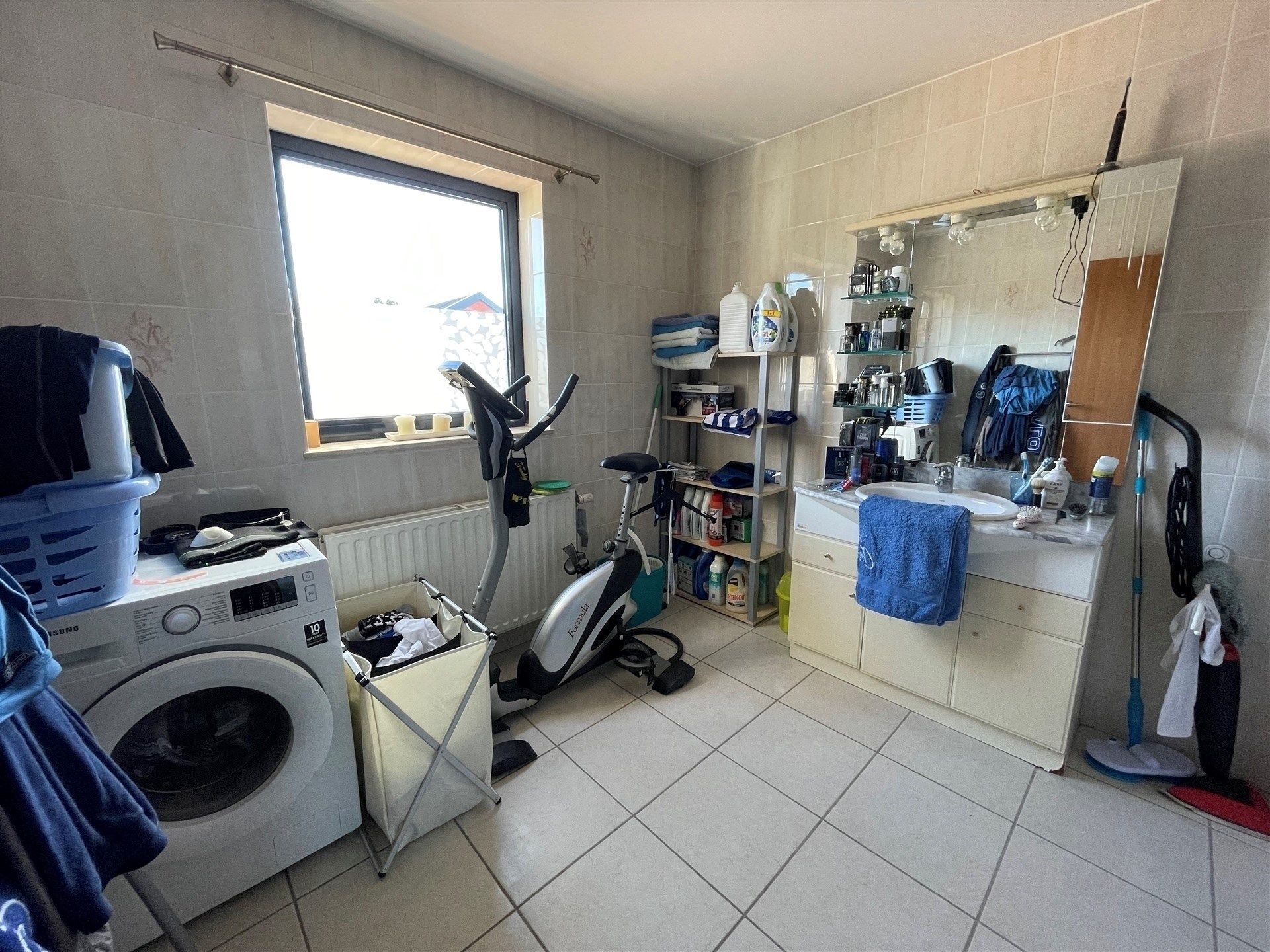 Gunstig gelegen 2 slaapkamer duplex appartement met garage.  foto 12