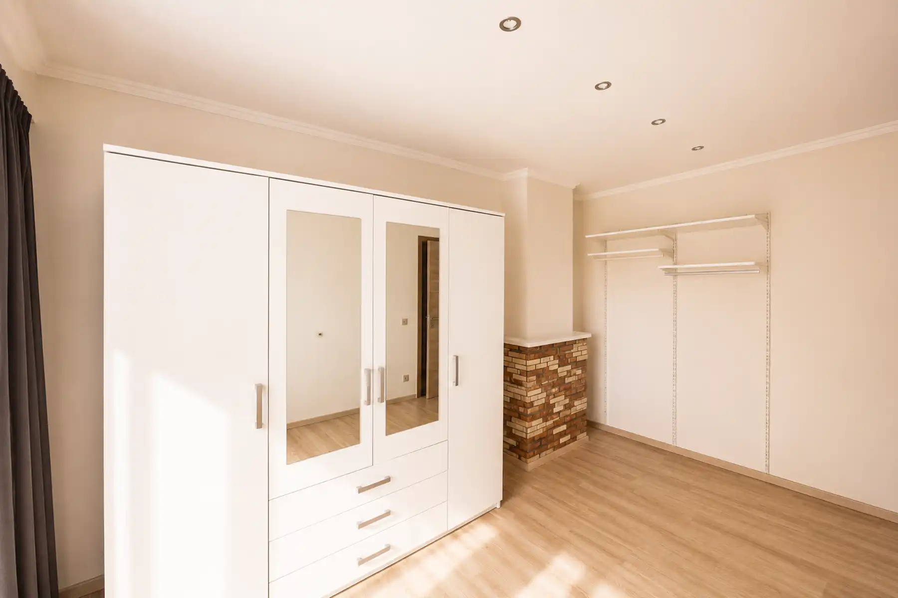 Lichtrijke, gerenoveerde woning in Boom foto 21