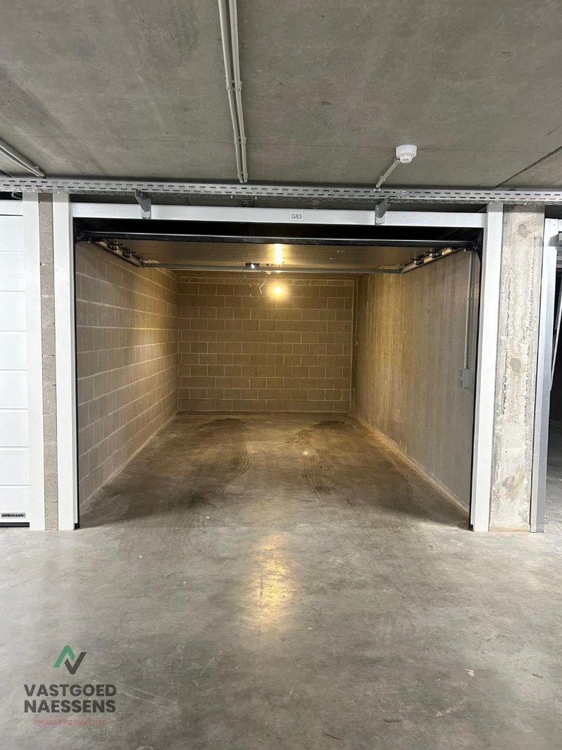 Ruime garagebox vlakbij Zeedijk te Oostende foto 2