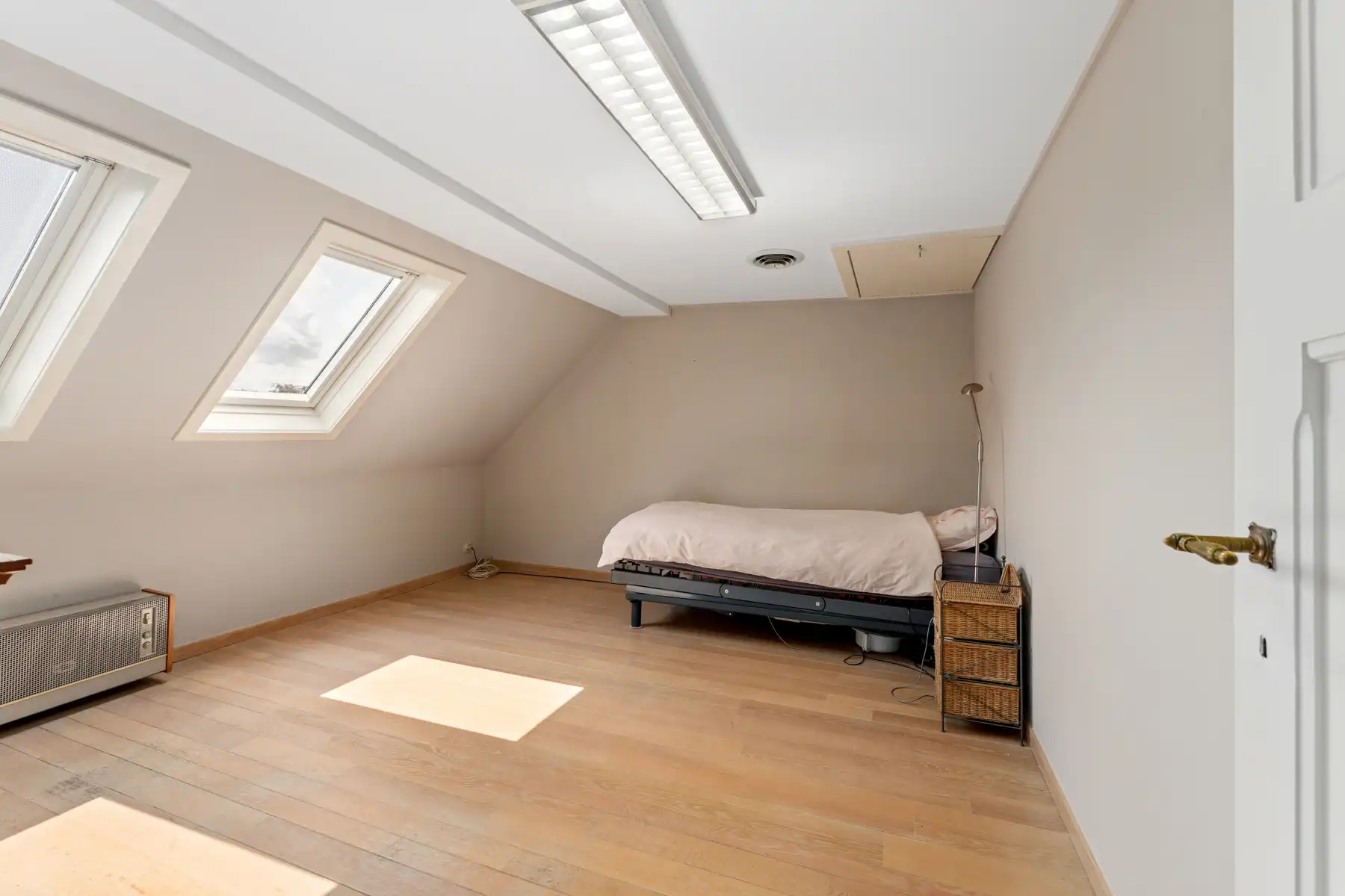 Ruime polyvalente woning met bureel en dubbele garage foto 18