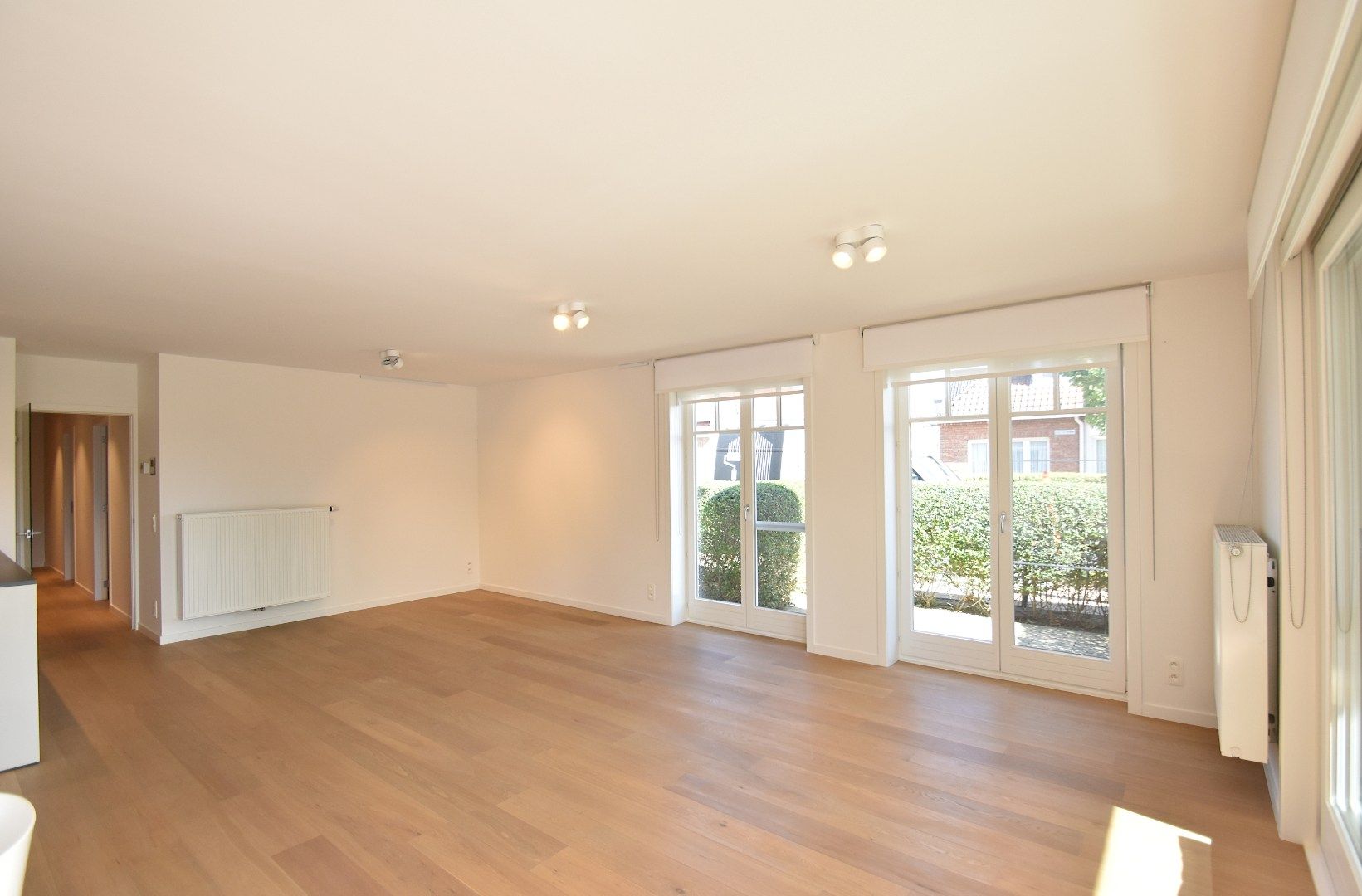 Ruim en elegant hoekappartement met drie terrassen foto 8