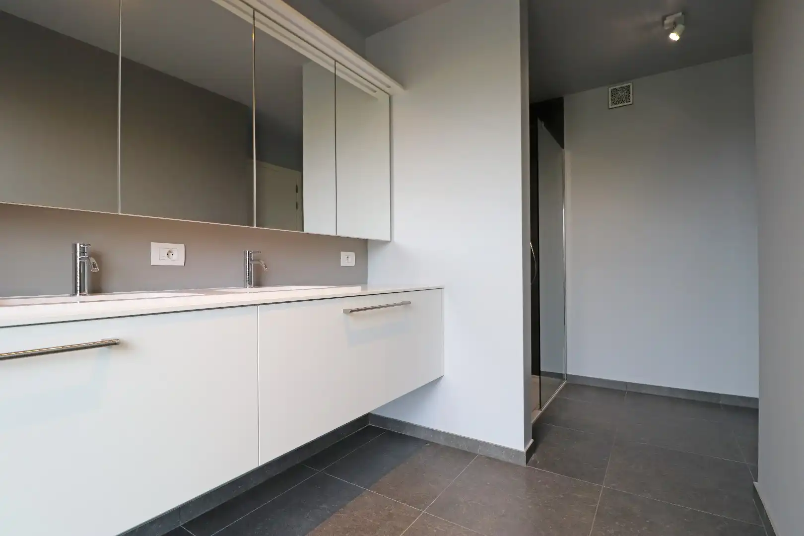 Prachtig appartement met zeer ruim zonneterras. foto 6