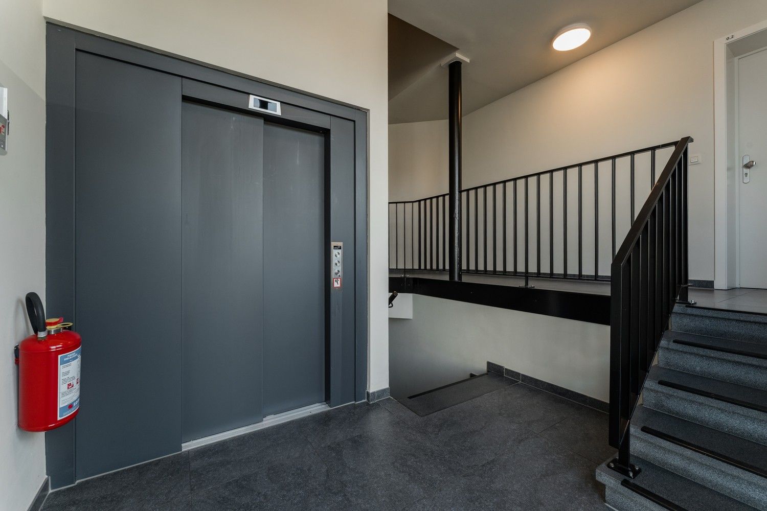 Modern en lichtrijk appartement met groot terras – Ringlaan, Overpelt foto 2