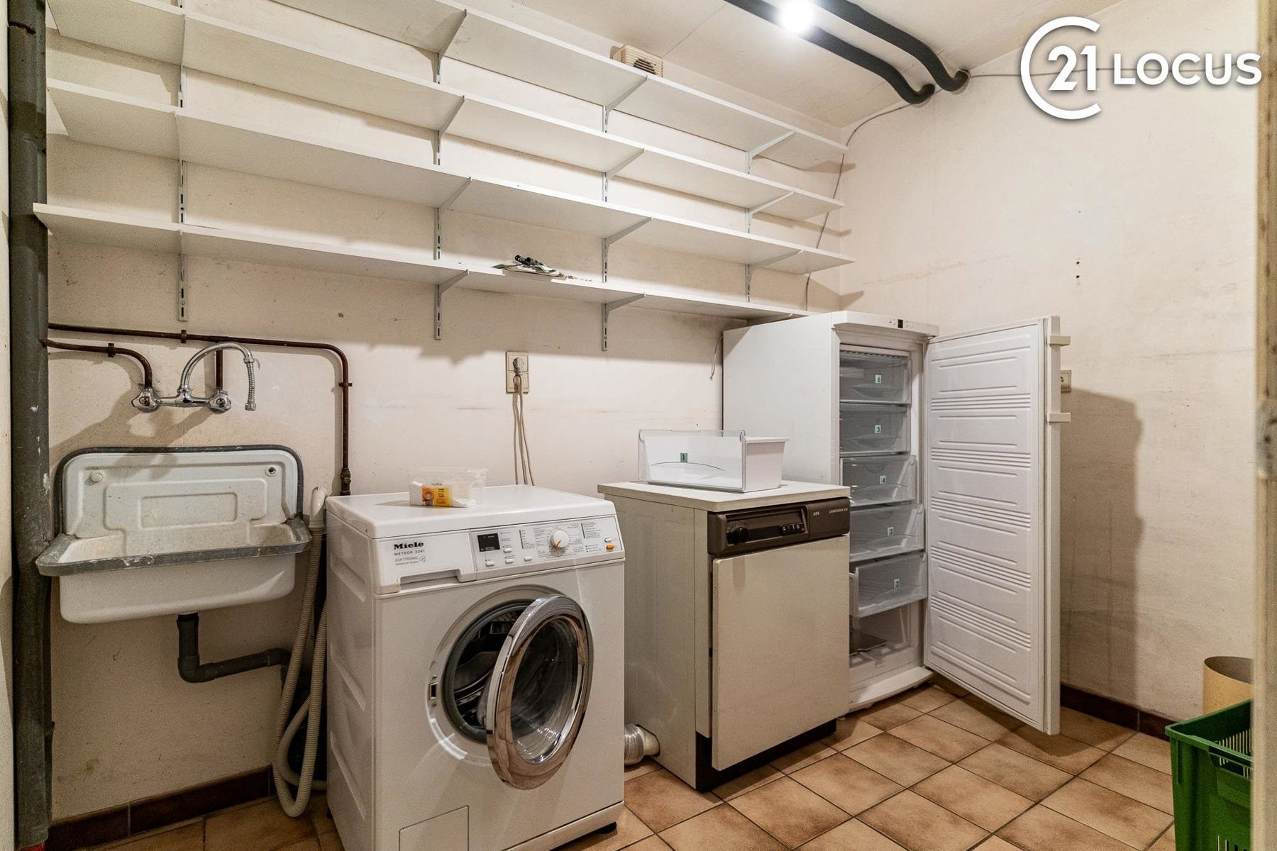 Ruime woning in rustige buurt te Zwijndrecht - 5 slaapkamers foto 21