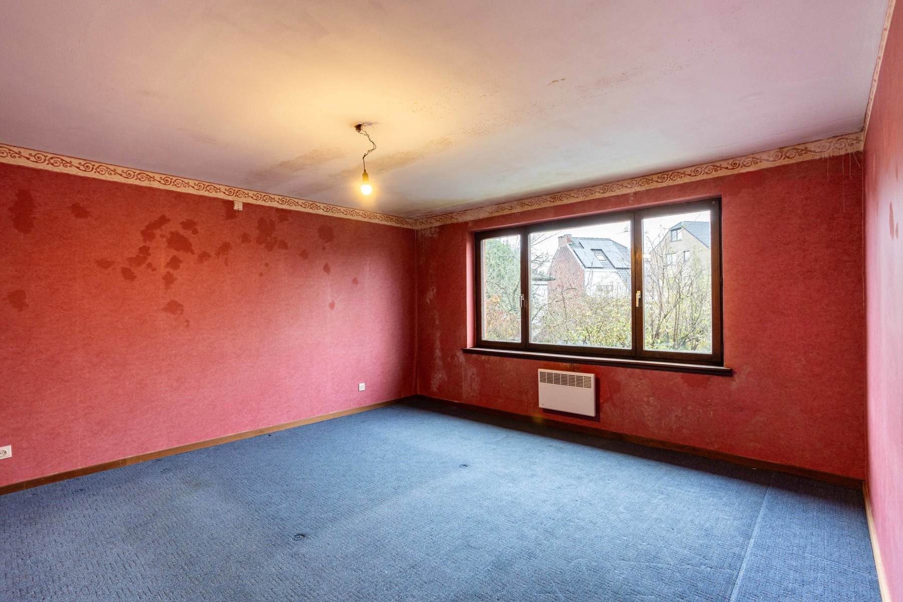 Gesloten bebouwing met garage en drie slaapkamers.  foto 9