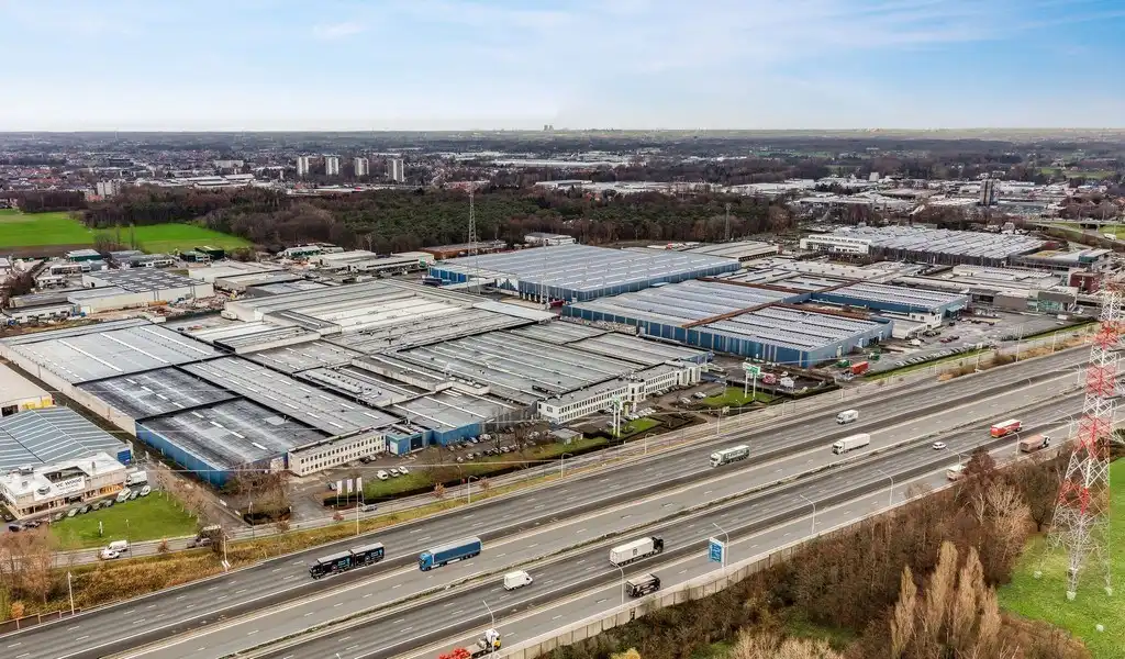 Loods met rolbrug te huur vlakbij afrit E17 te Sint-Niklaas foto 2
