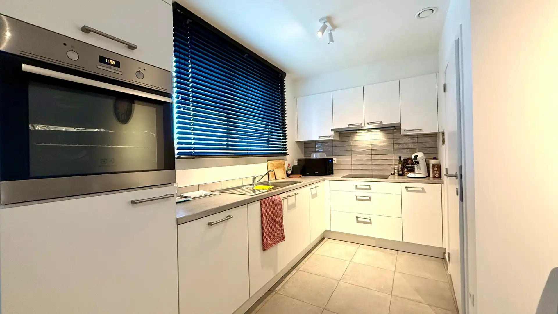 Instapklaar en verzorgd appartement met 2 slaapkamers, terras en garage foto 6